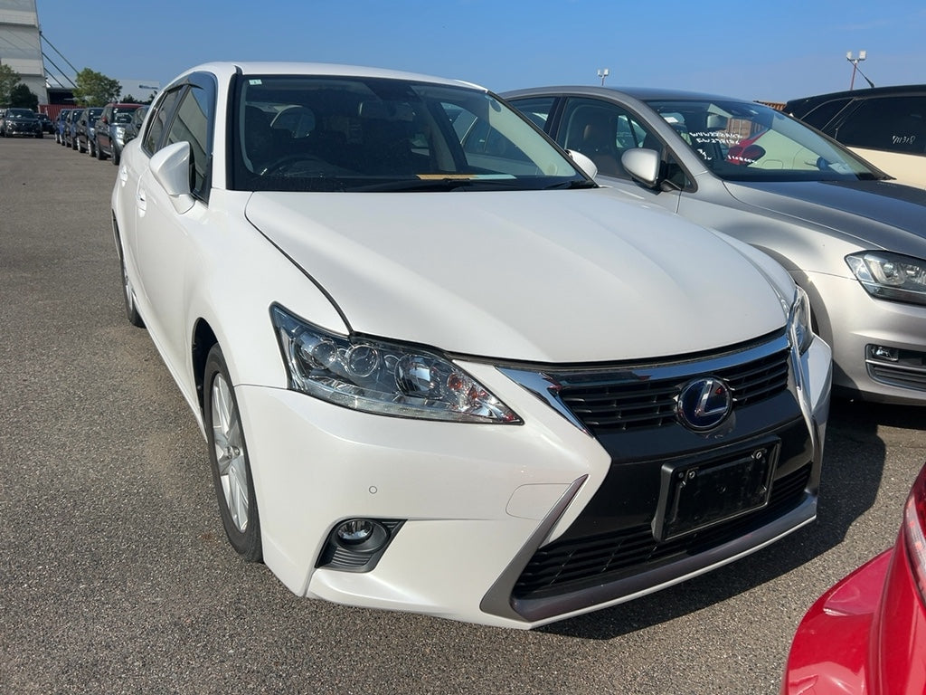 2015 Lexus CT200h | Hybrid | Automatic | 155,000km | Pearl White