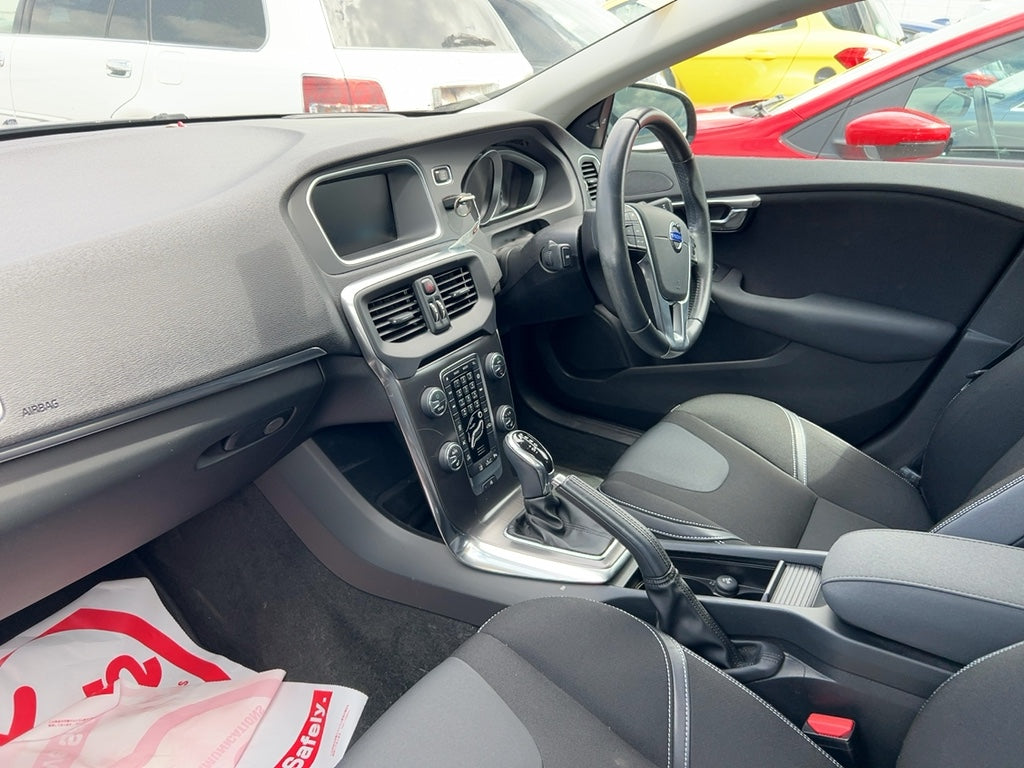2015 VOLVO V40 | T4 SE AUTOMATIC | 75,000KM
