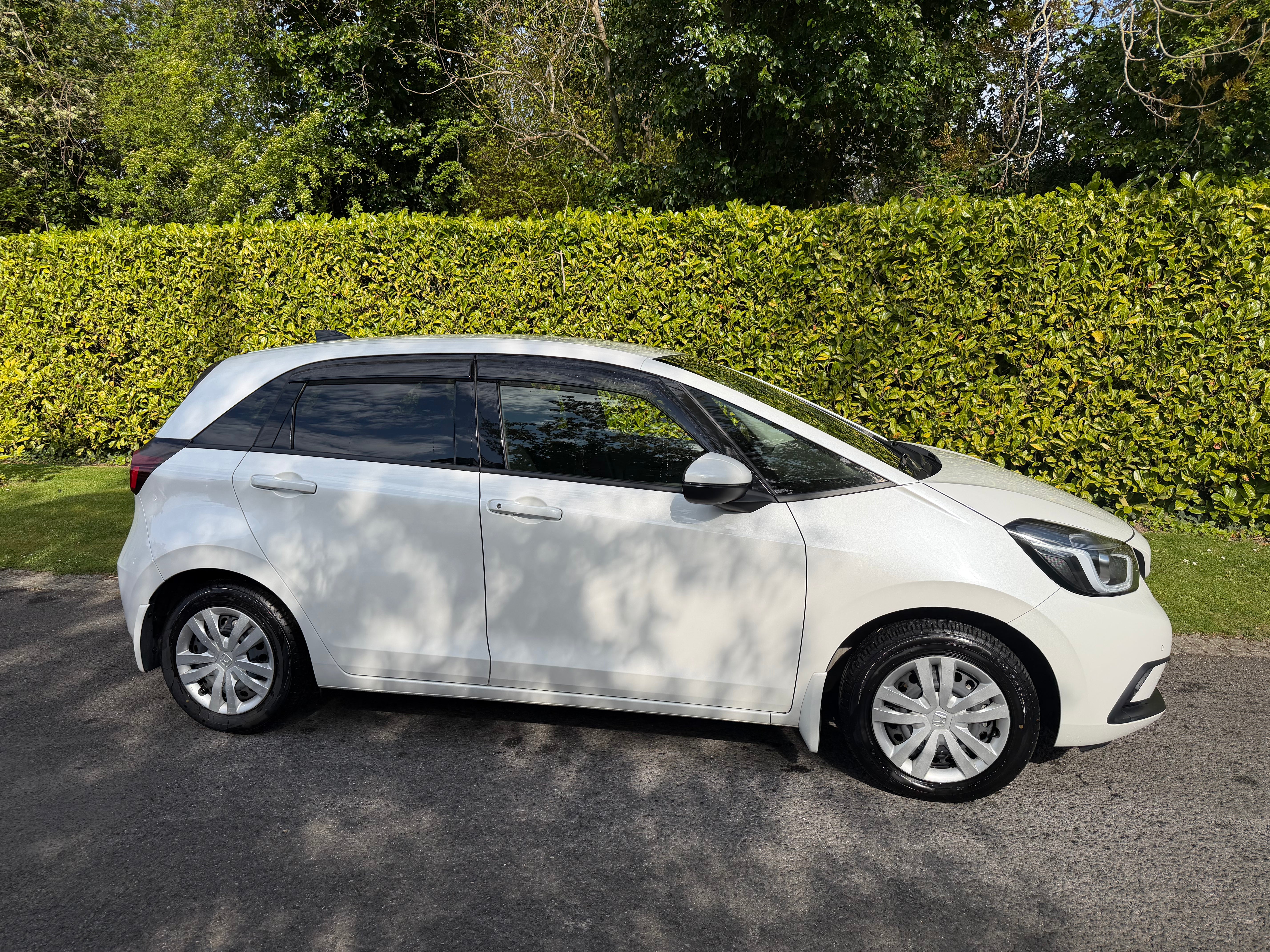 2020 Honda Fit 1.5 Hybrid – White- Half Leather €11,950
