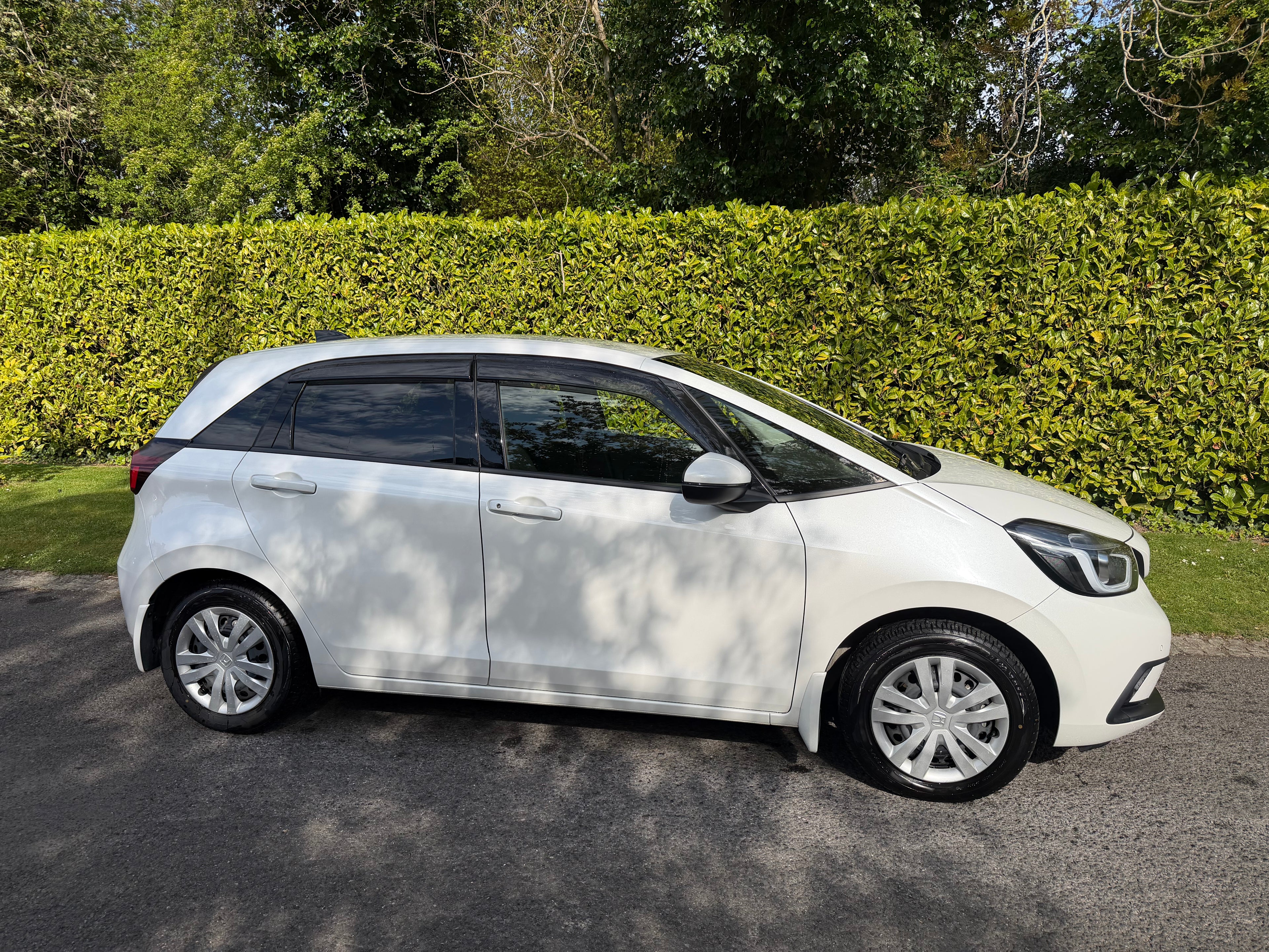2020 Honda Fit 1.5 Hybrid – White- Half Leather €11,950