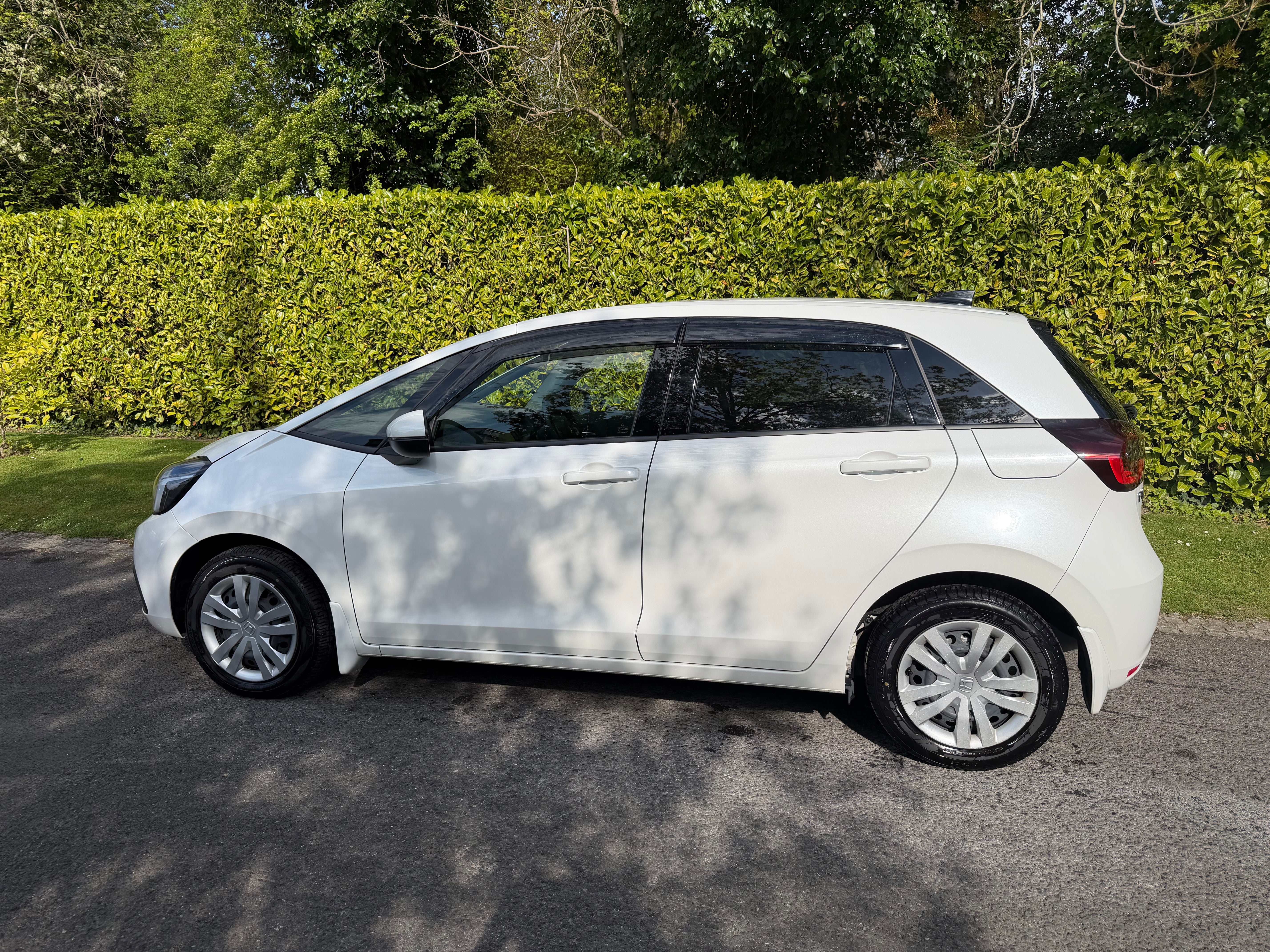 2020 Honda Fit 1.5 Hybrid – White- Half Leather €11,950