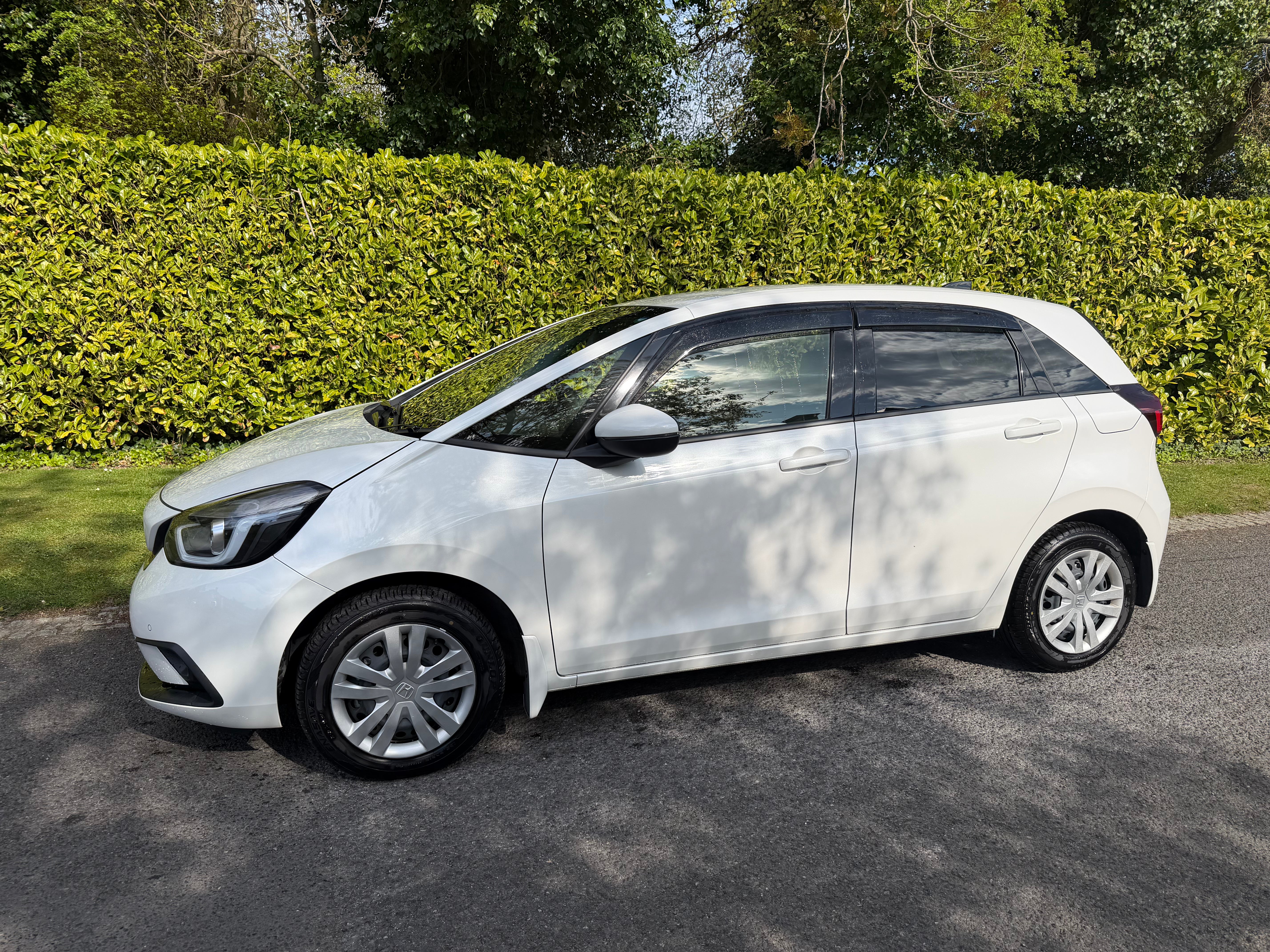 2020 Honda Fit 1.5 Hybrid – White- Half Leather €11,950
