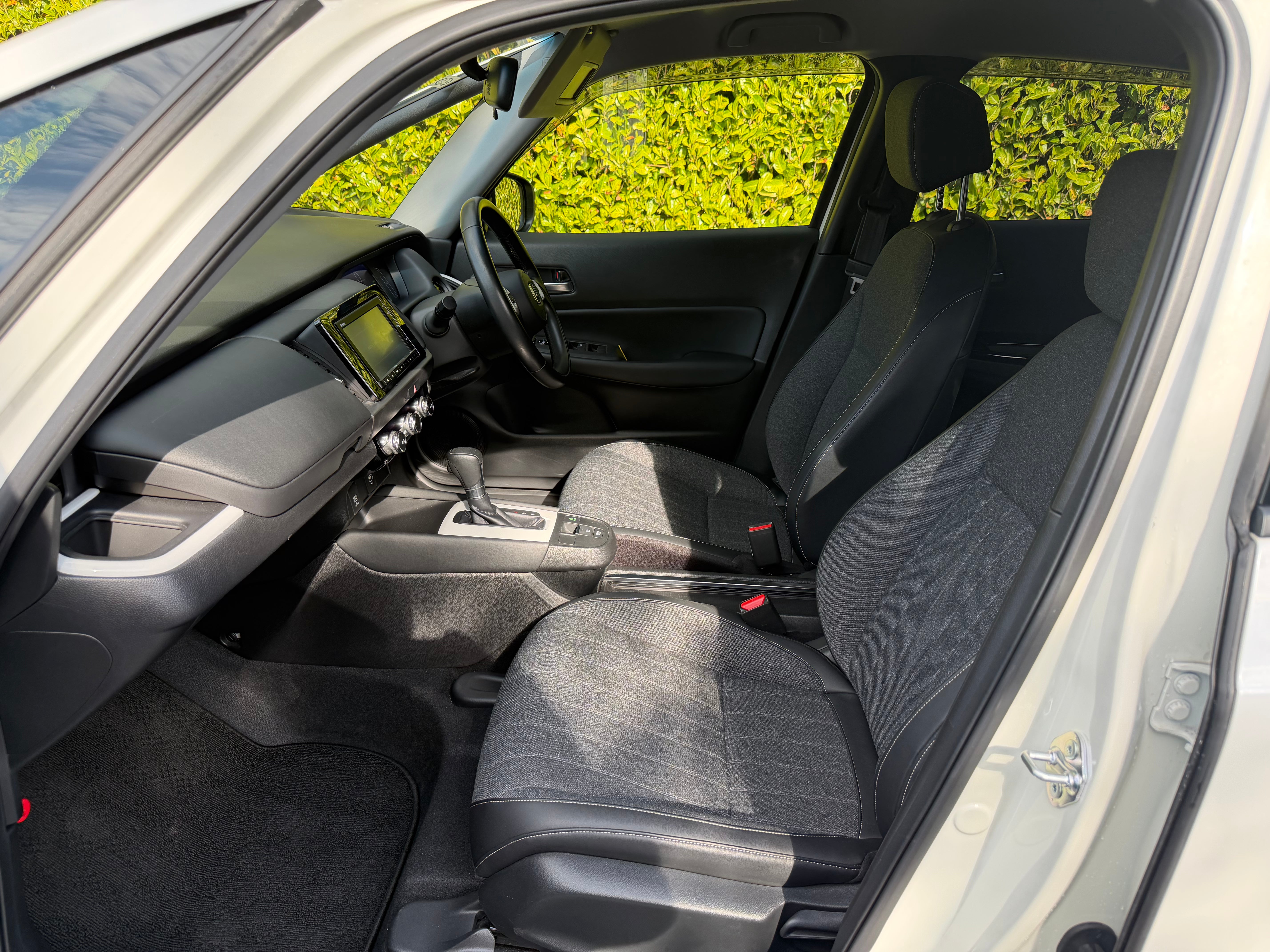 2020 Honda Fit 1.5 Hybrid – White- Half Leather €11,950
