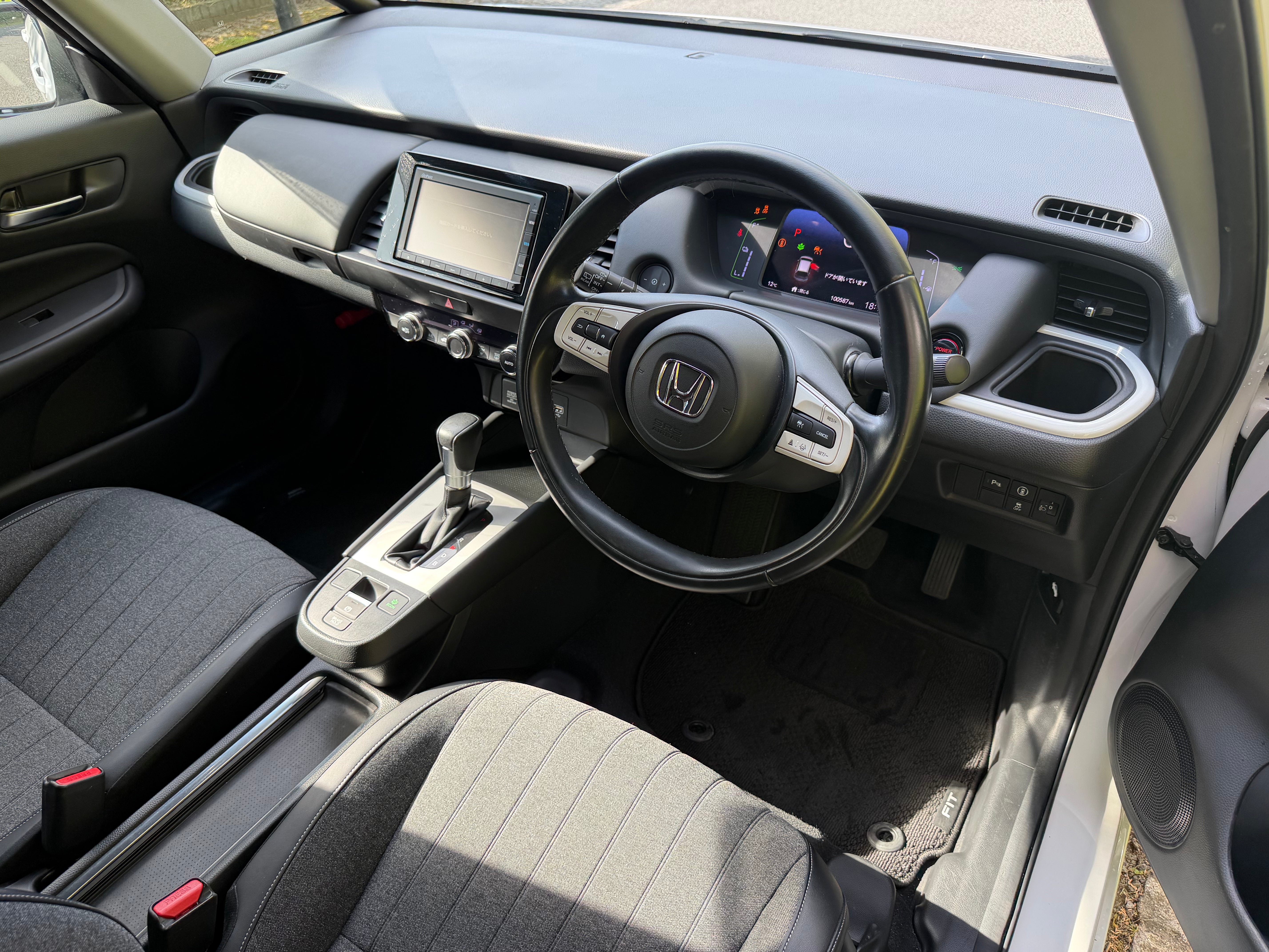 2020 Honda Fit 1.5 Hybrid – White- Half Leather €11,950