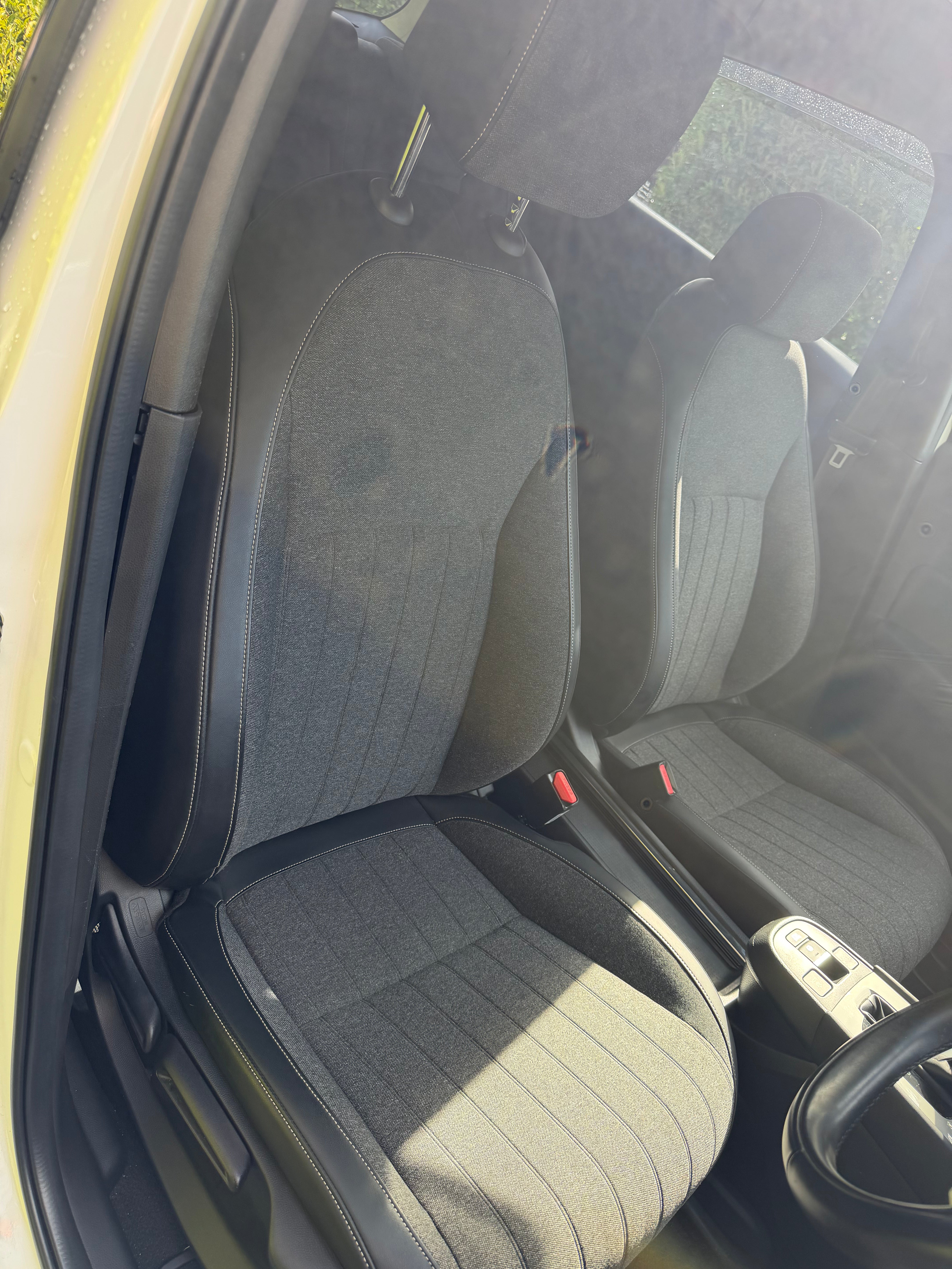 2020 Honda Fit 1.5 Hybrid – White- Half Leather €11,950