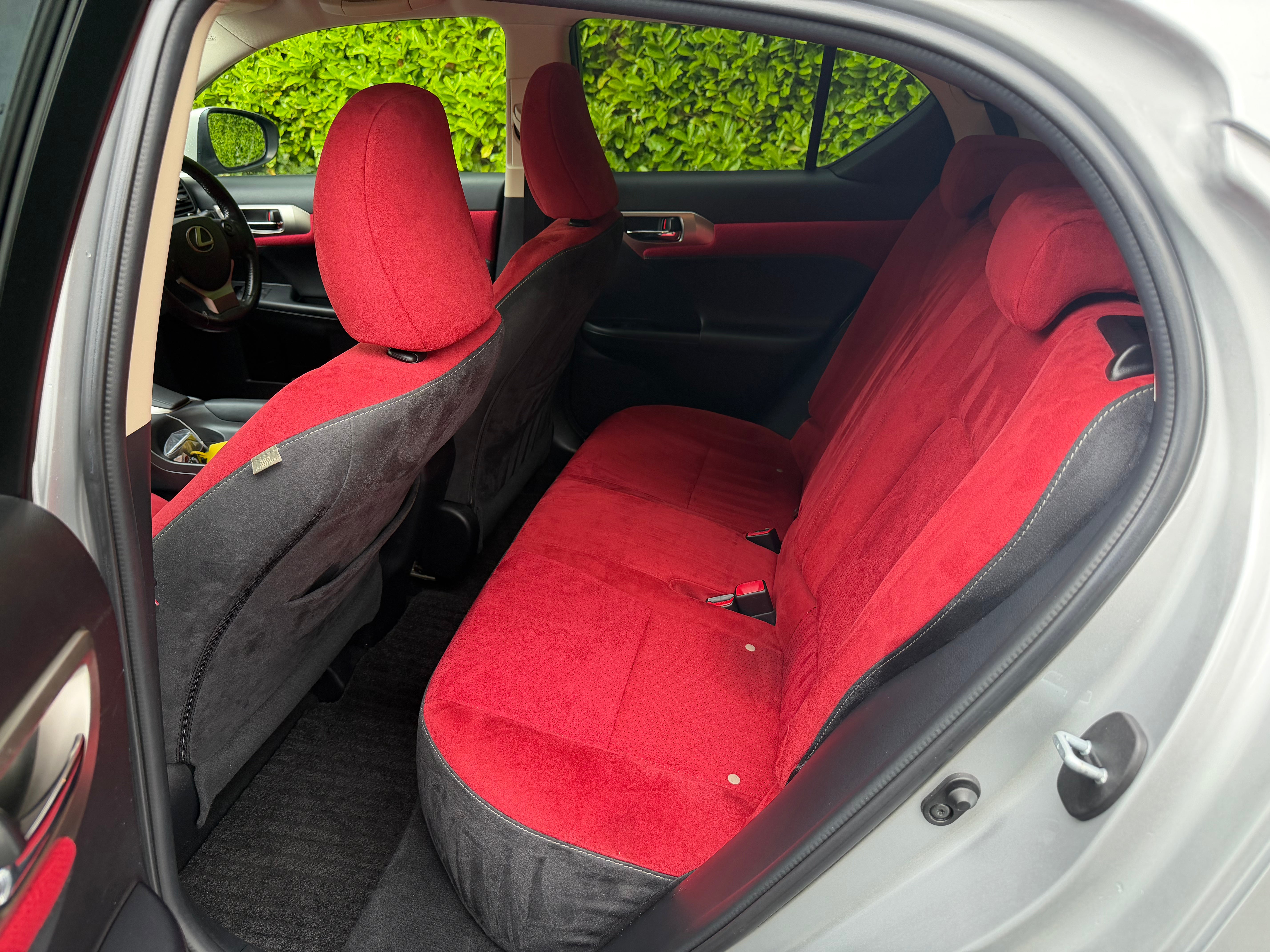 2015 Lexus CT200h Version C – Silver with Red Interior – €14,950