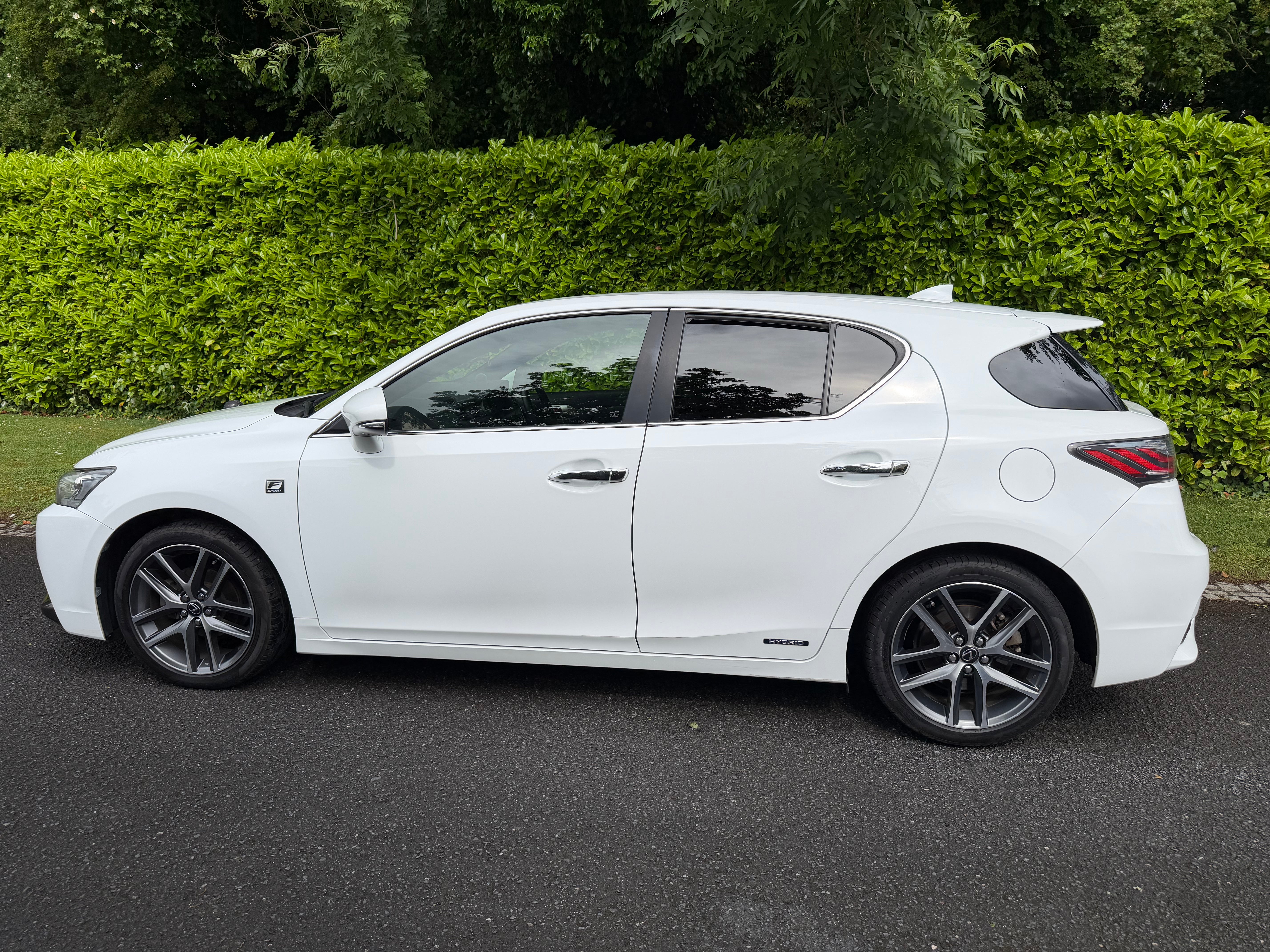 2014 Lexus CT200h F Sport – Pearl White – €14,950