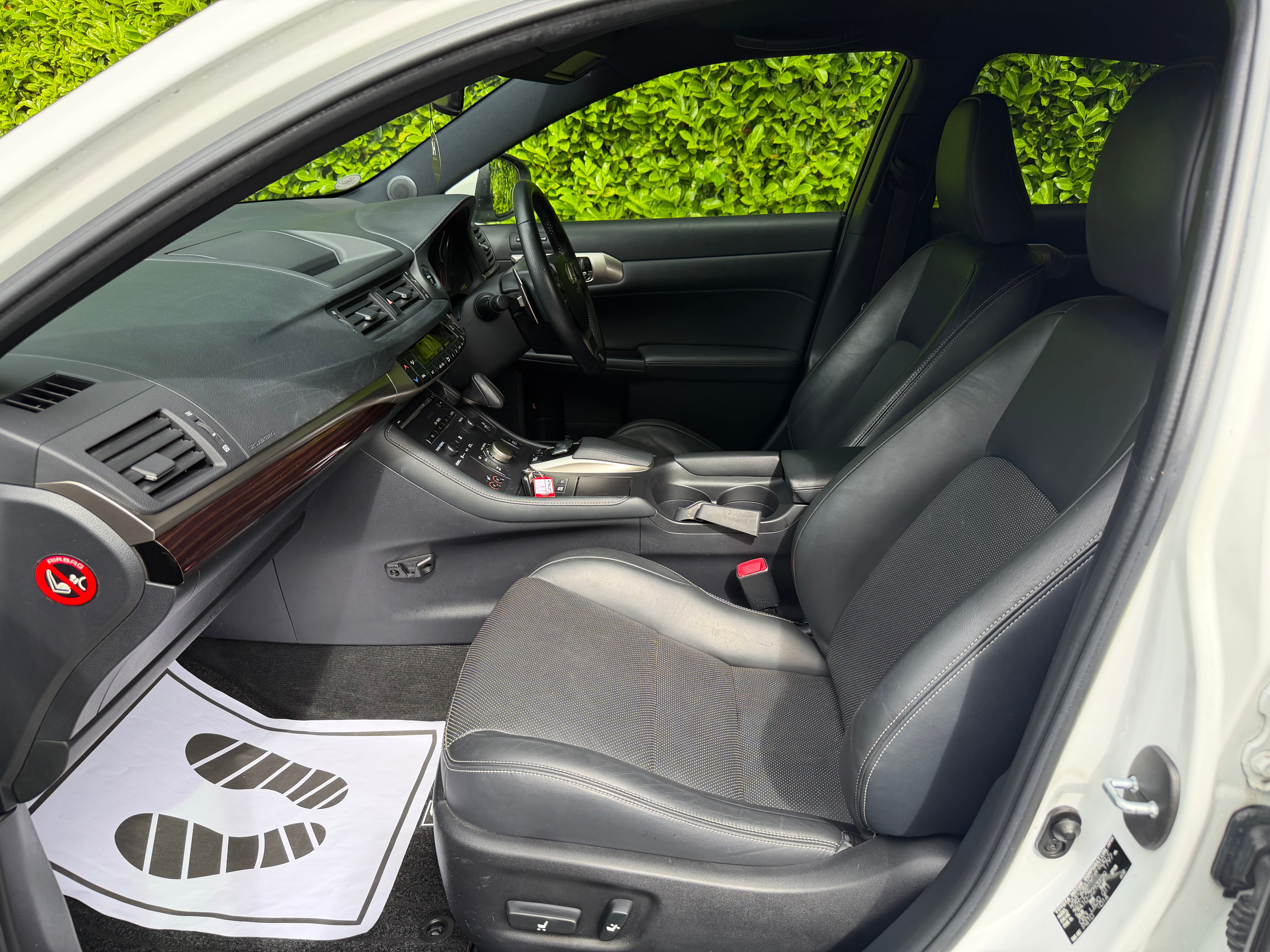 2014 Lexus CT200h F Sport – Pearl White – €14,950