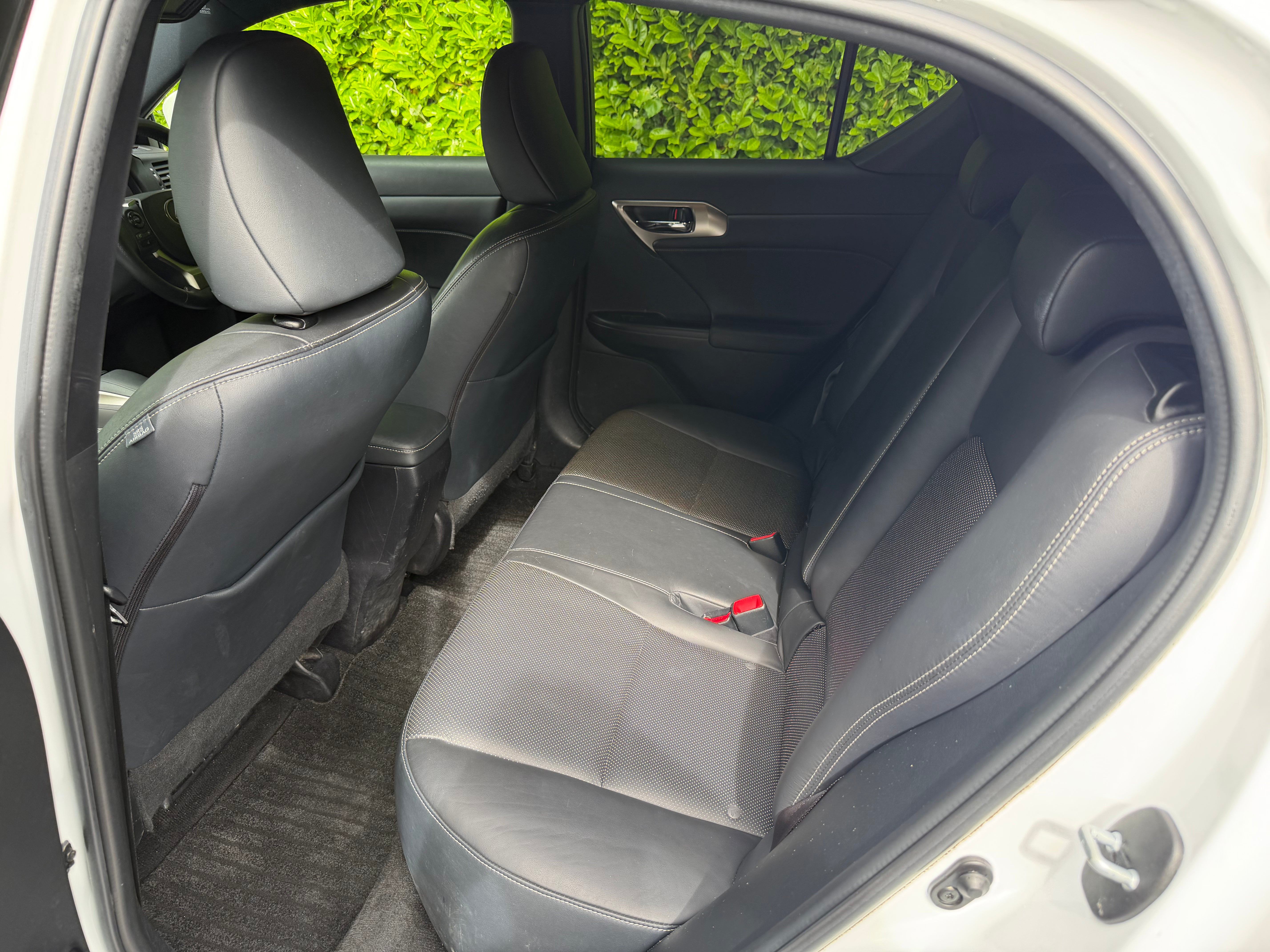 2014 Lexus CT200h F Sport – Pearl White – €14,950