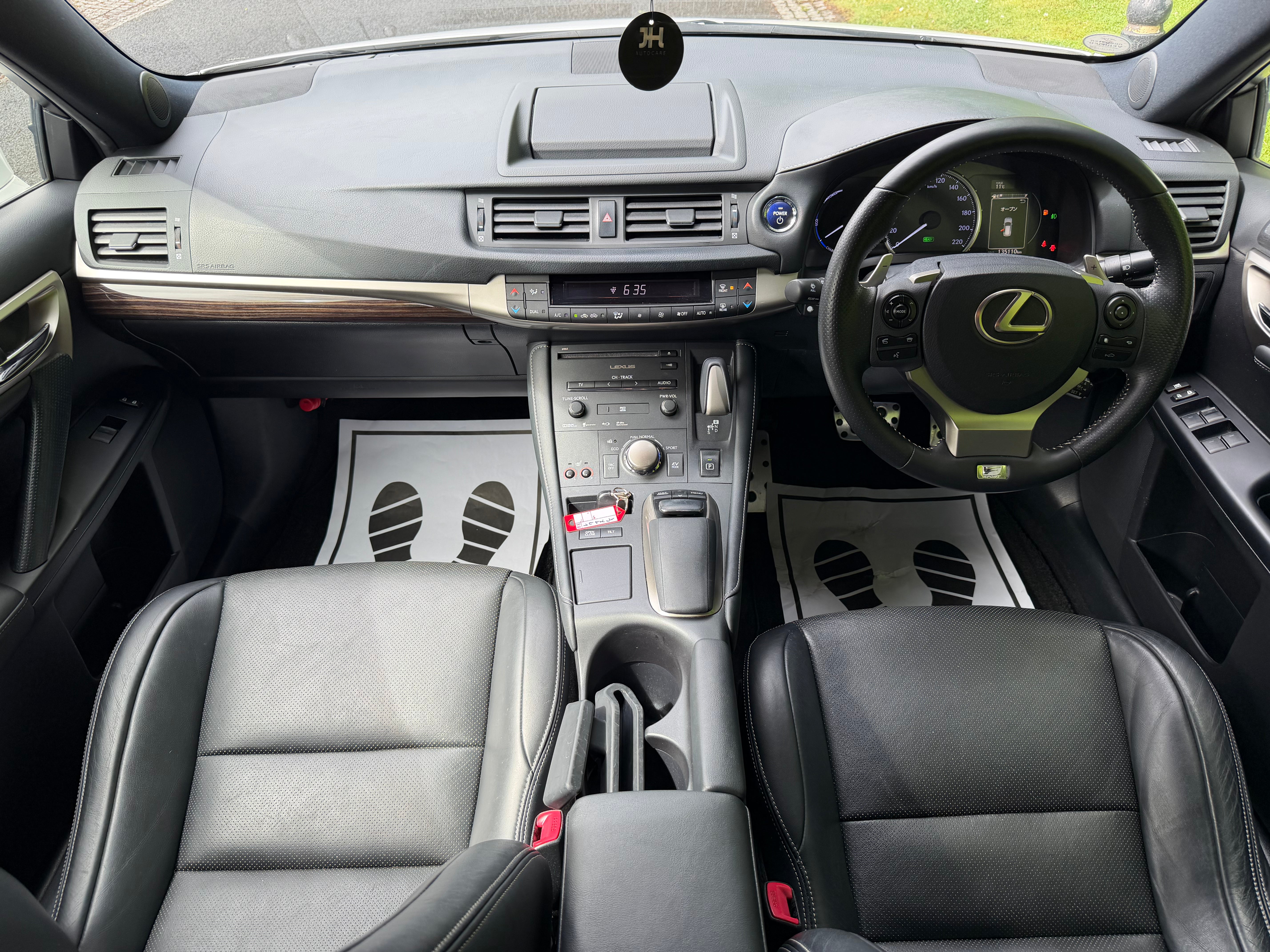 2014 Lexus CT200h F Sport – Pearl White – €14,950