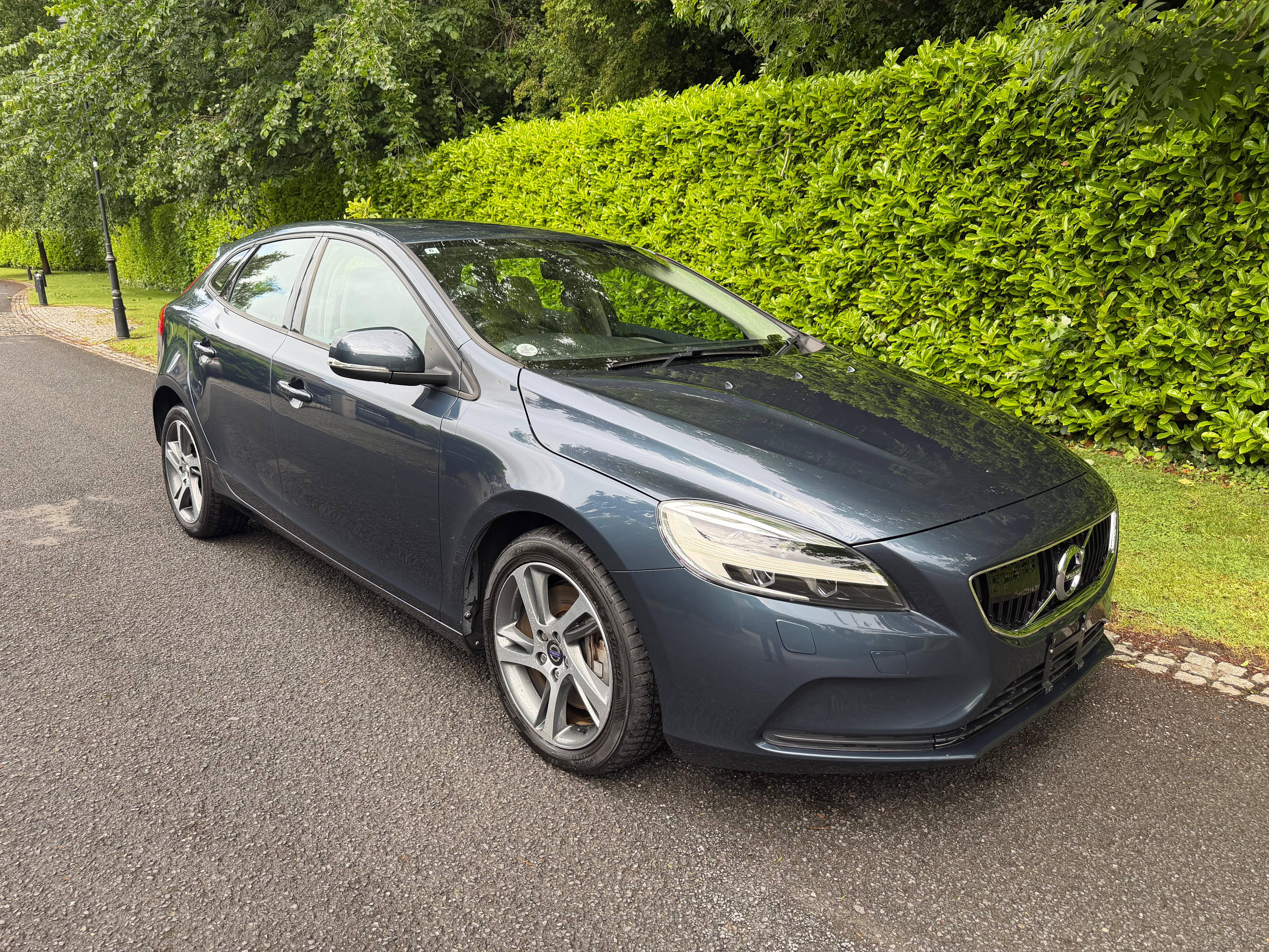 2018 Volvo V40 D4 Momentum 97,000kms – €13,950