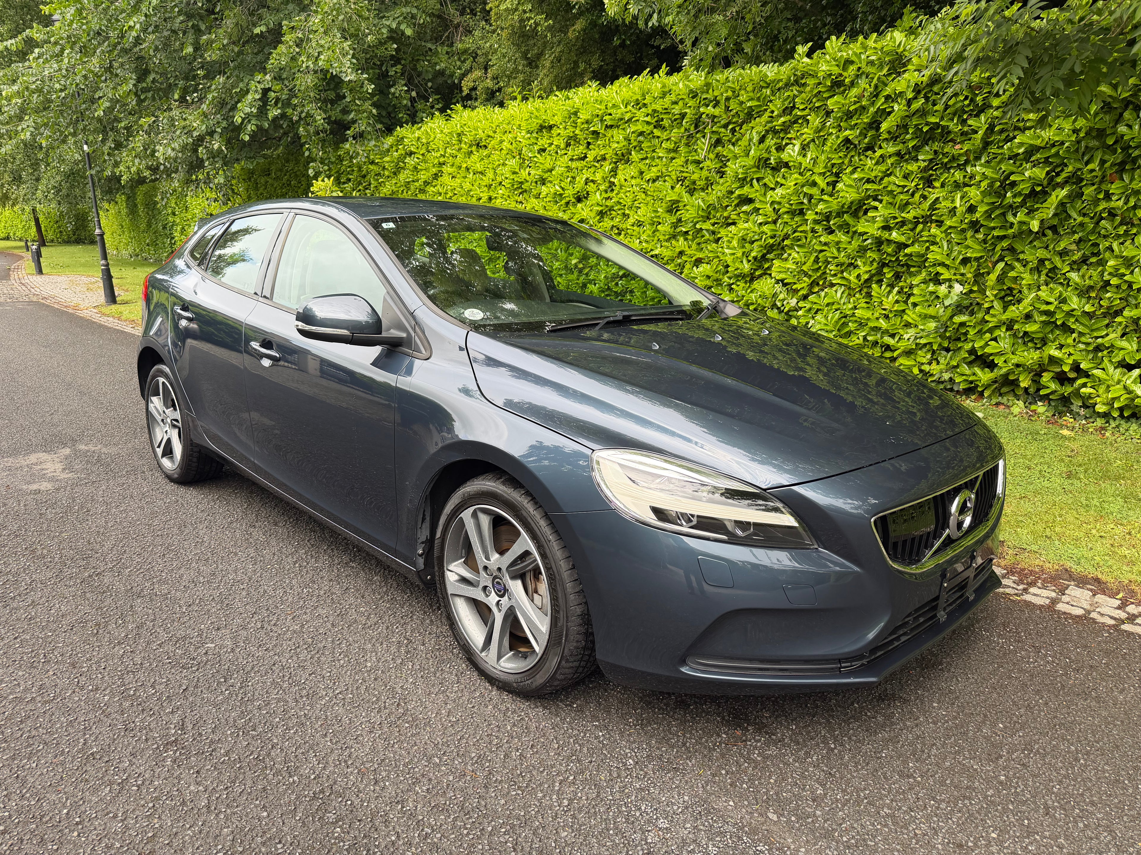2018 Volvo V40 D4 Momentum 97,000kms – €13,950