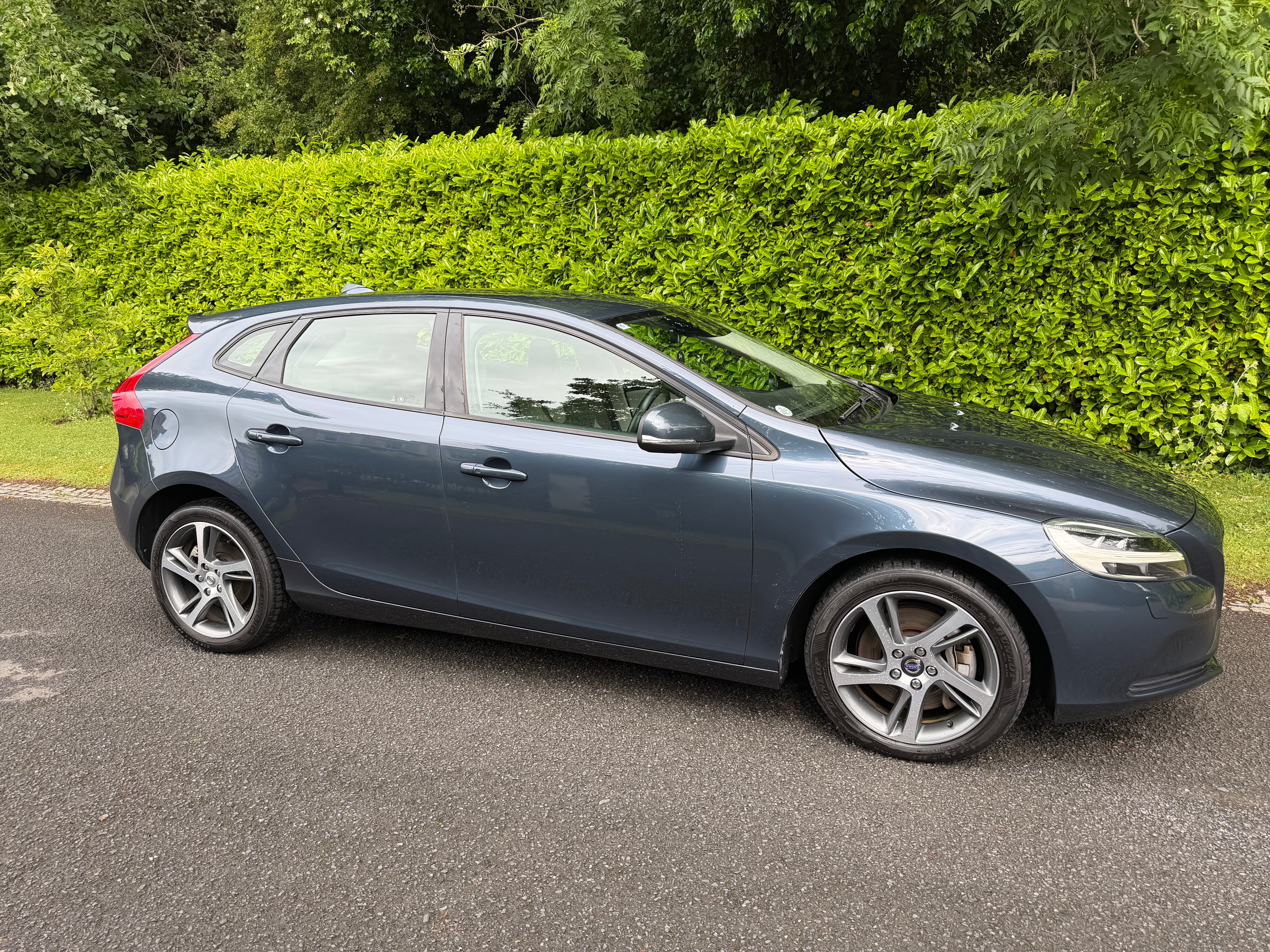 2018 Volvo V40 D4 Momentum 97,000kms – €13,950