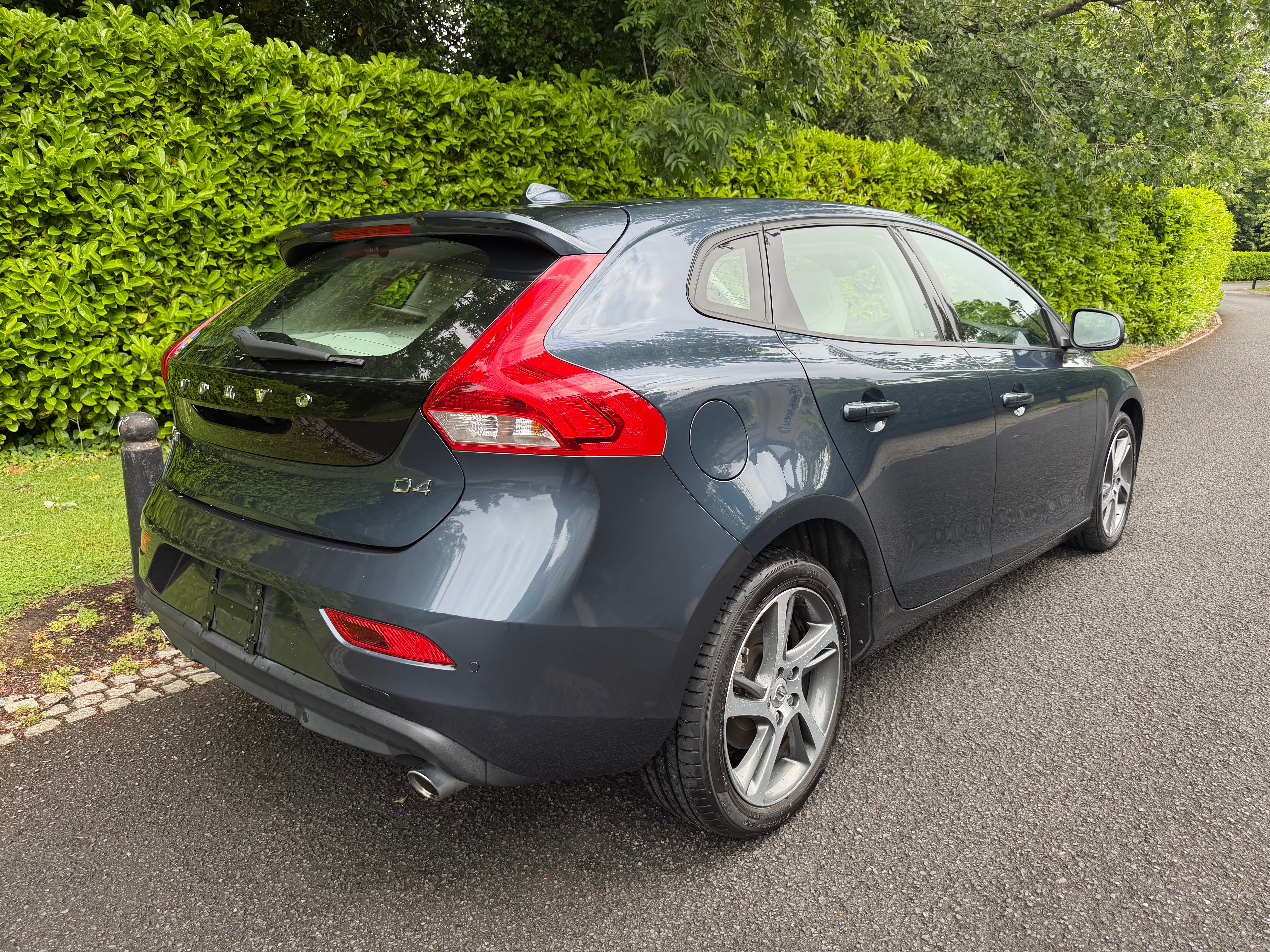 2018 Volvo V40 D4 Momentum 97,000kms – €13,950