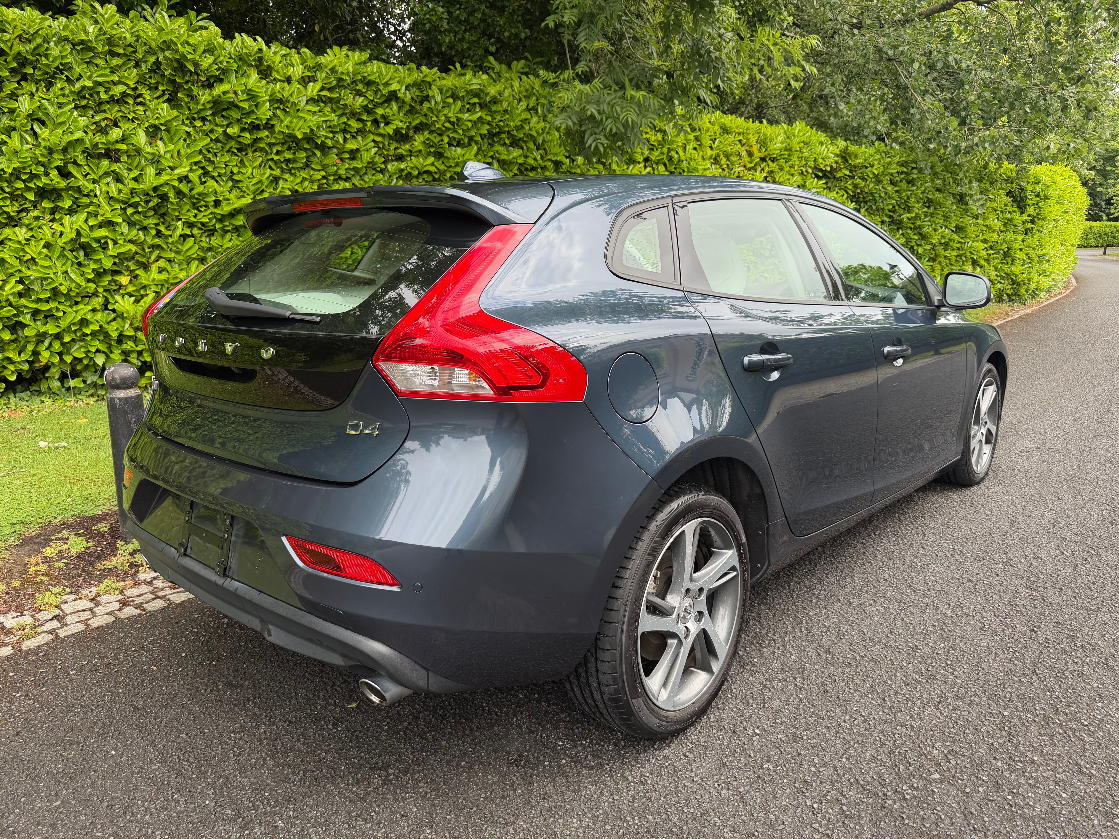 2018 Volvo V40 D4 Momentum 97,000kms – €13,950