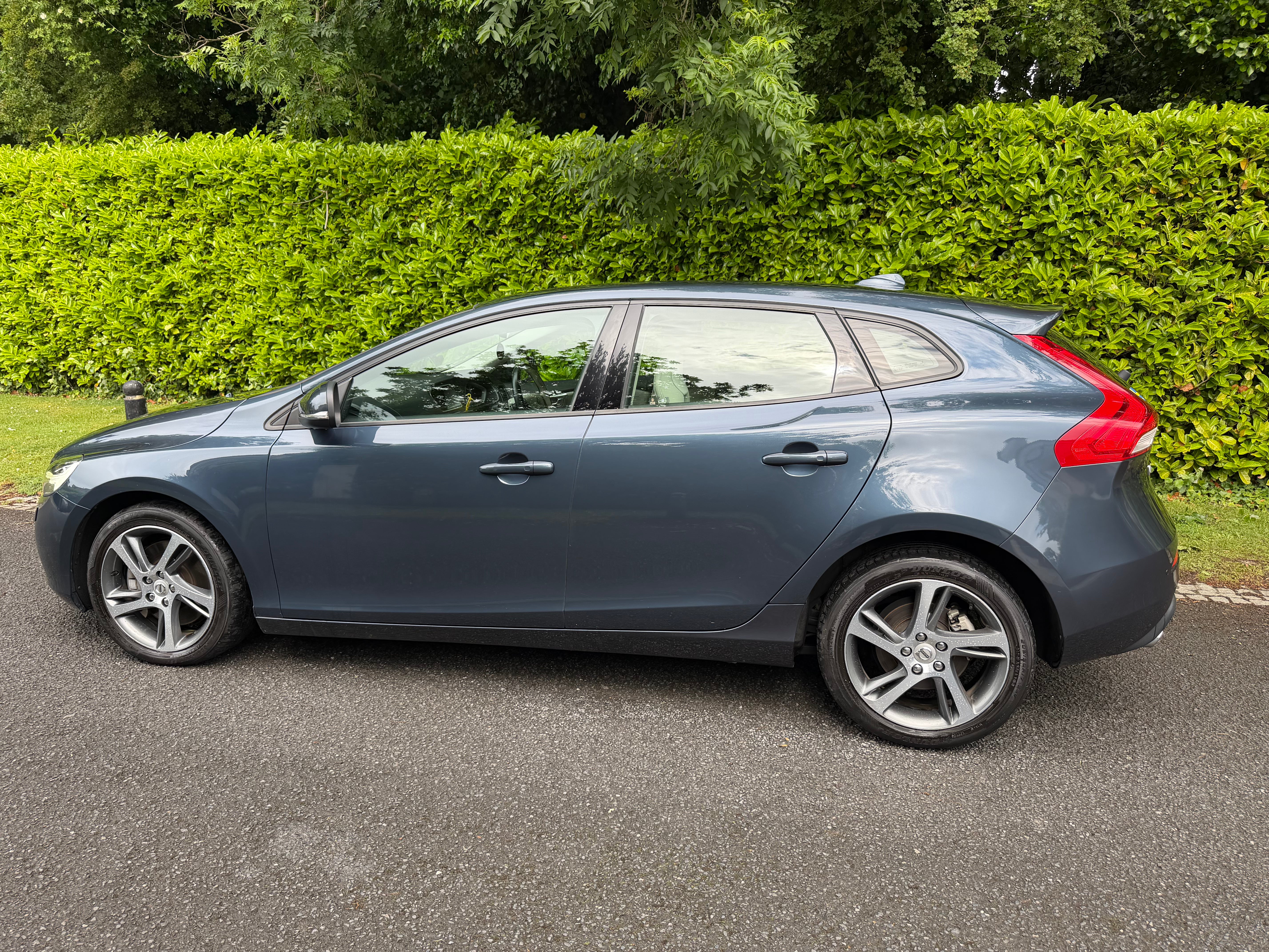 2018 Volvo V40 D4 Momentum 97,000kms – €13,950