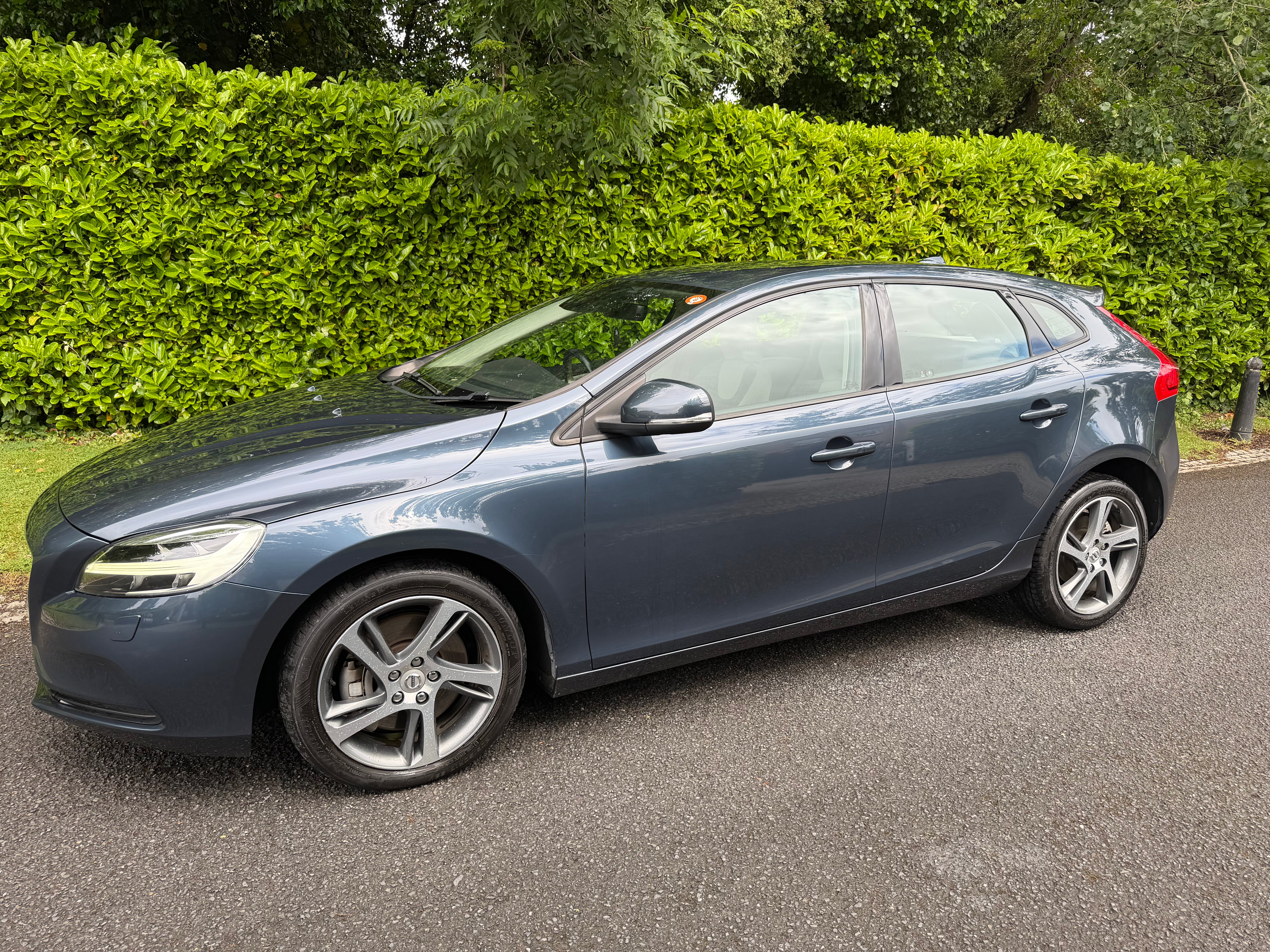 2018 Volvo V40 D4 Momentum 97,000kms – €13,950