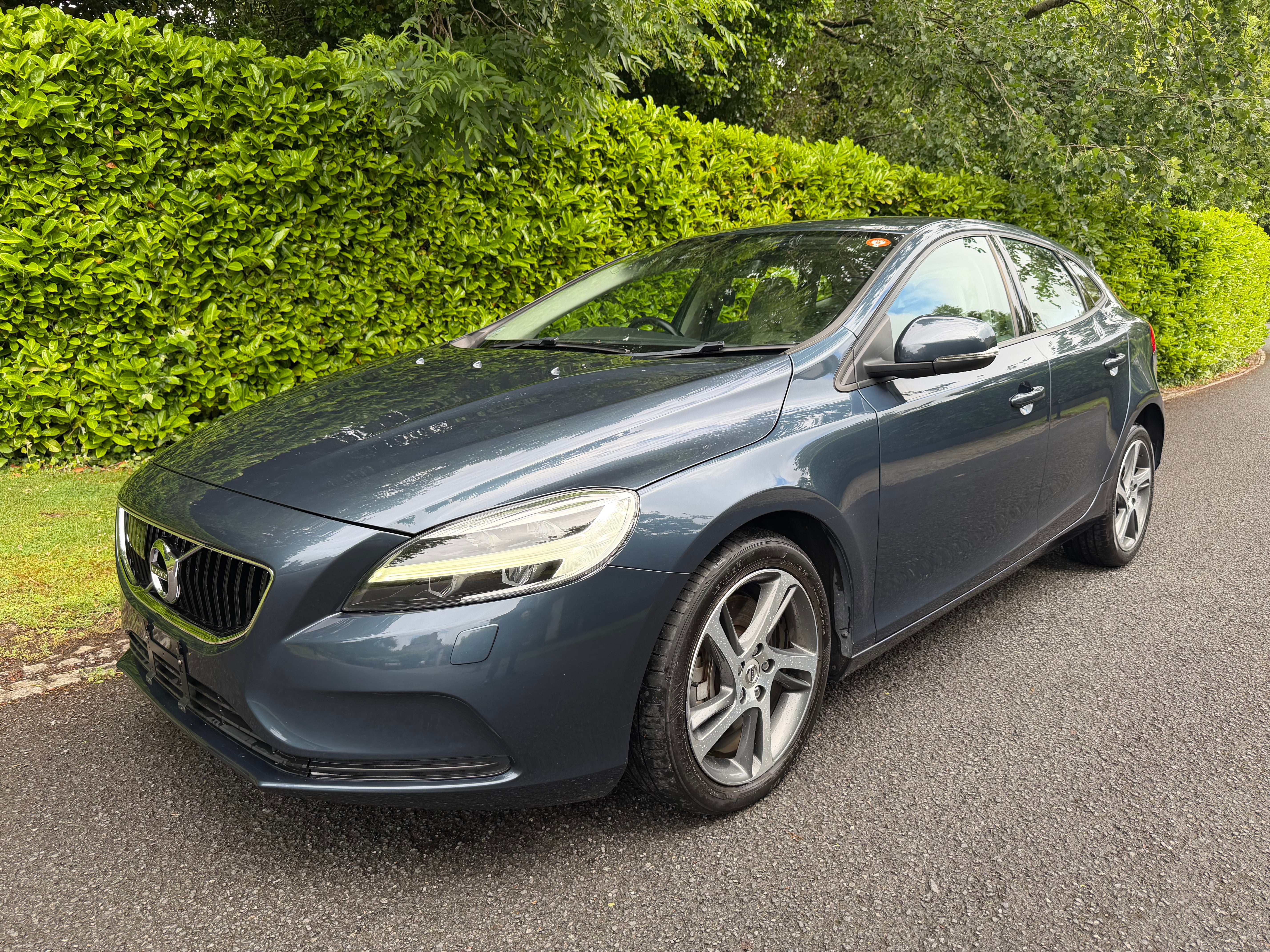 2018 Volvo V40 D4 Momentum 97,000kms – €13,950