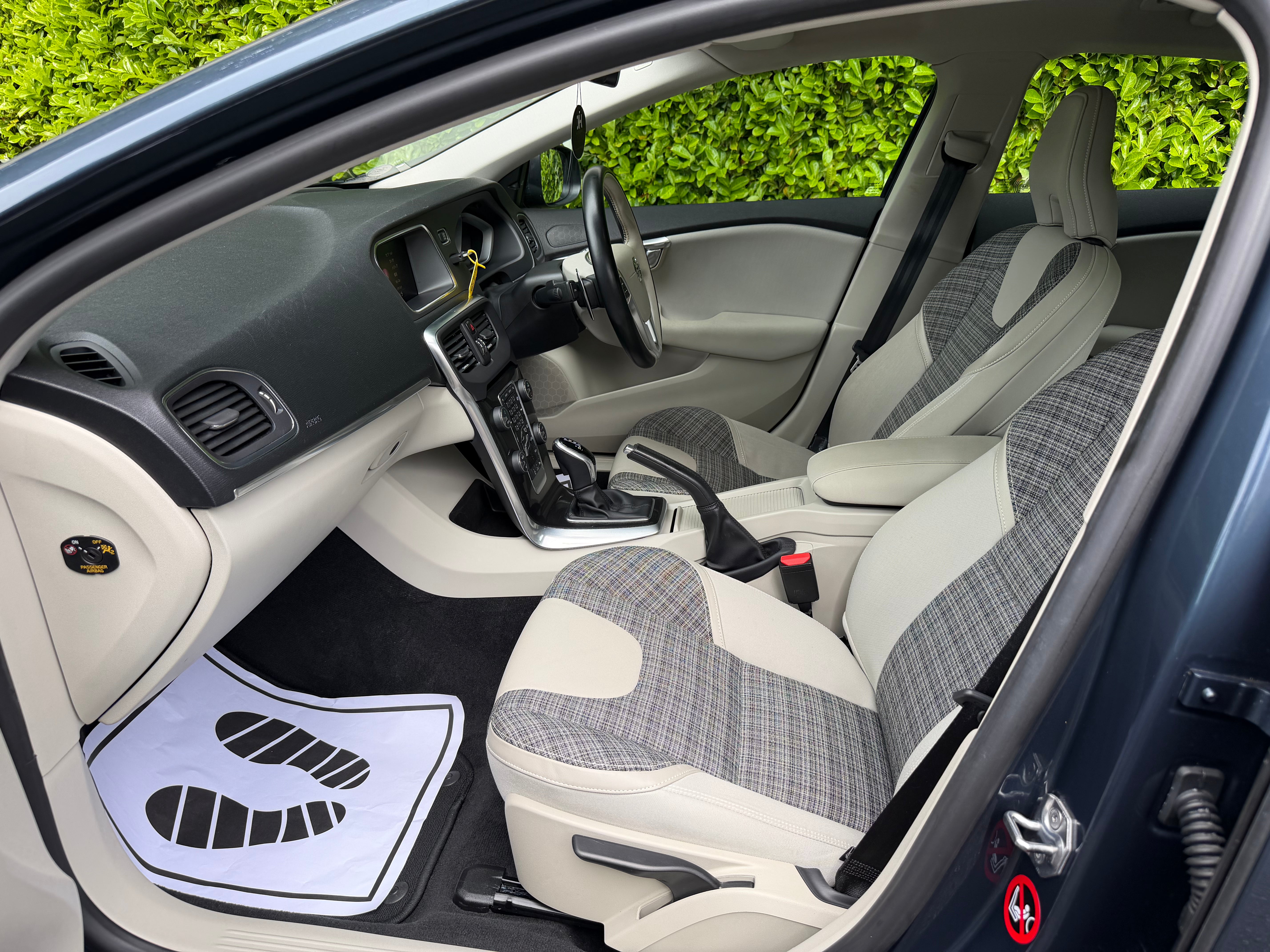 2018 Volvo V40 D4 Momentum 97,000kms – €13,950