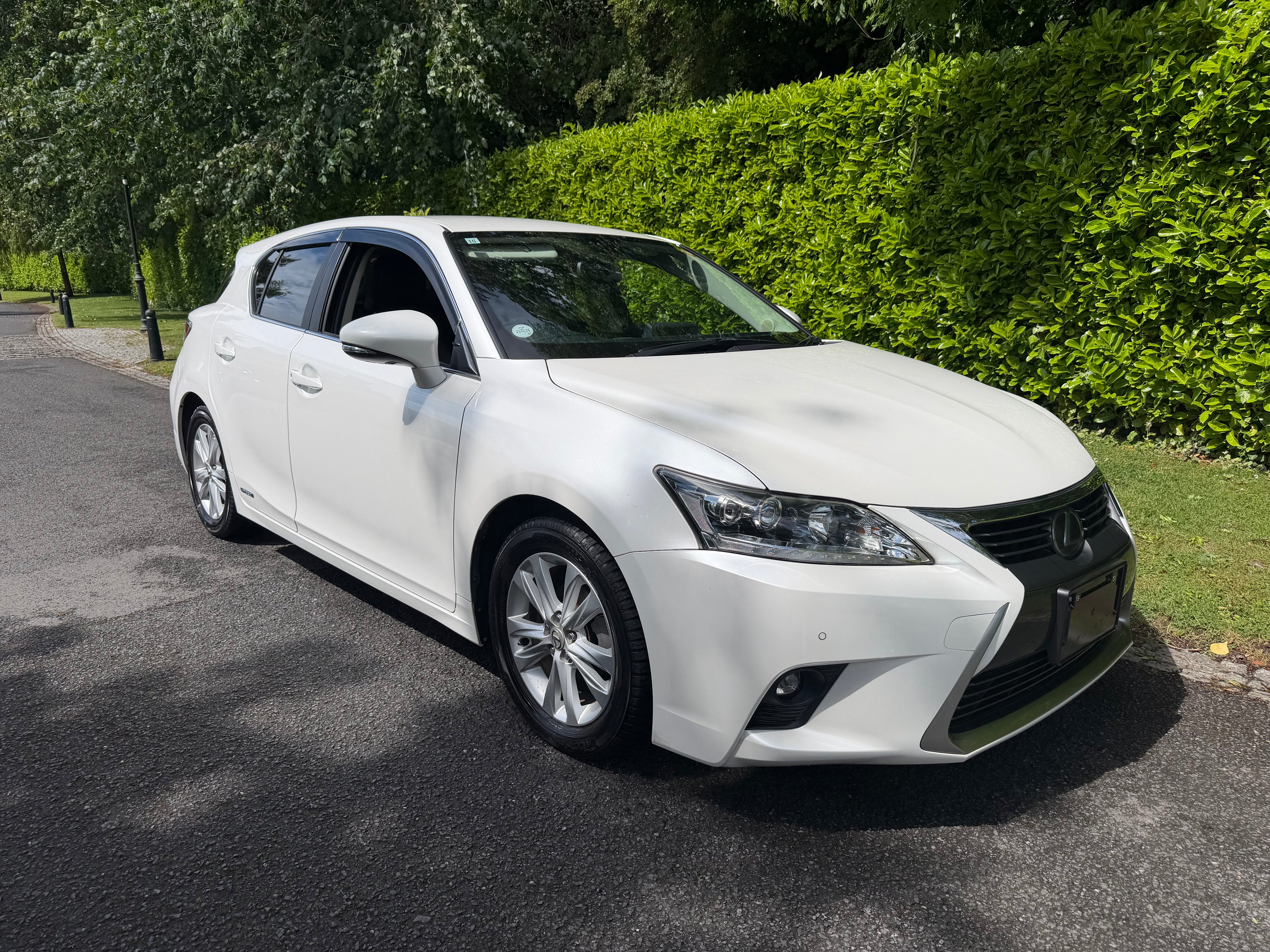 2015 Lexus CT200h Version C – Pearl White – €13,950