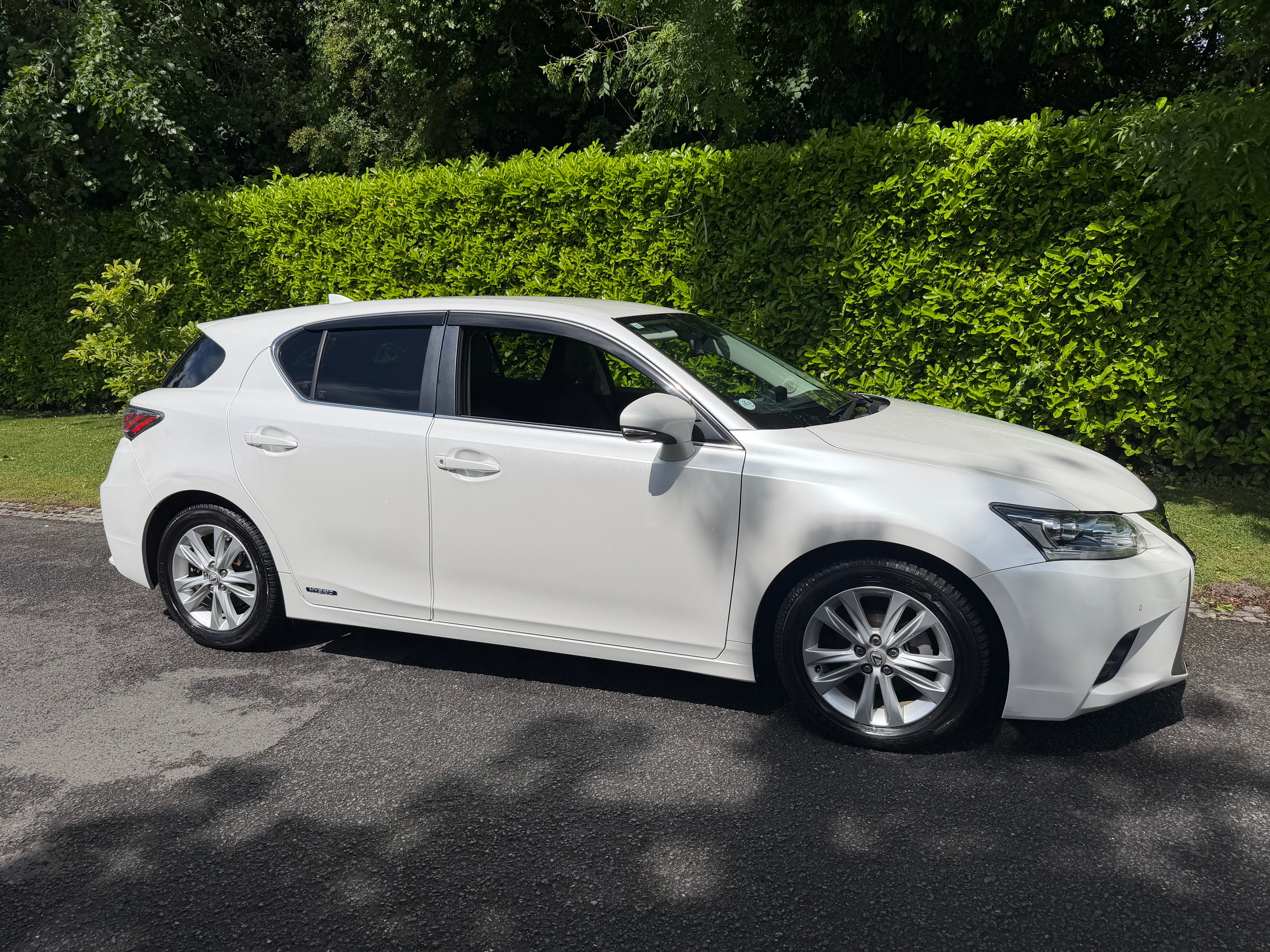 2015 Lexus CT200h Version C – Pearl White – €13,950