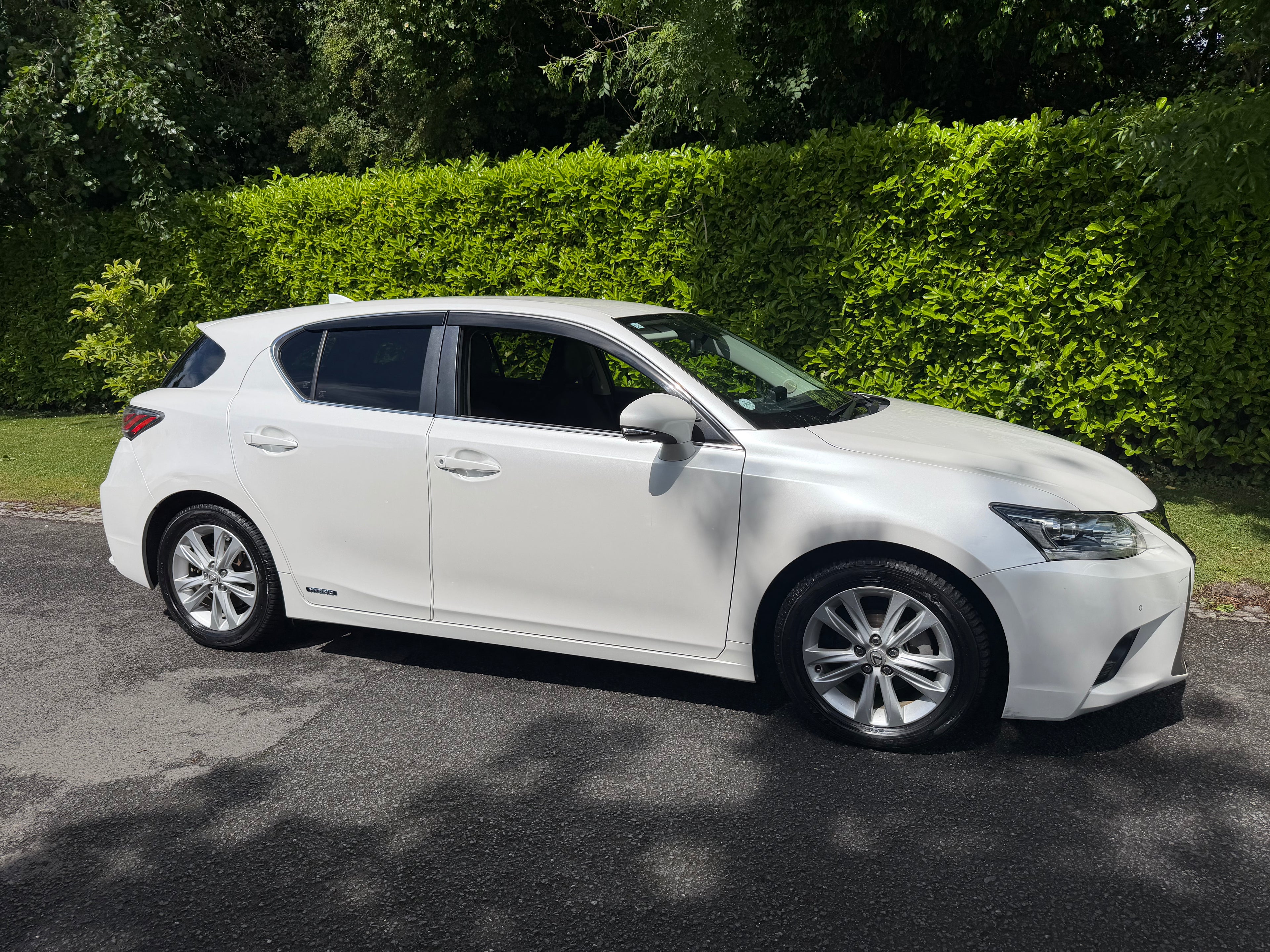 2015 Lexus CT200h Version C – Pearl White – €13,950