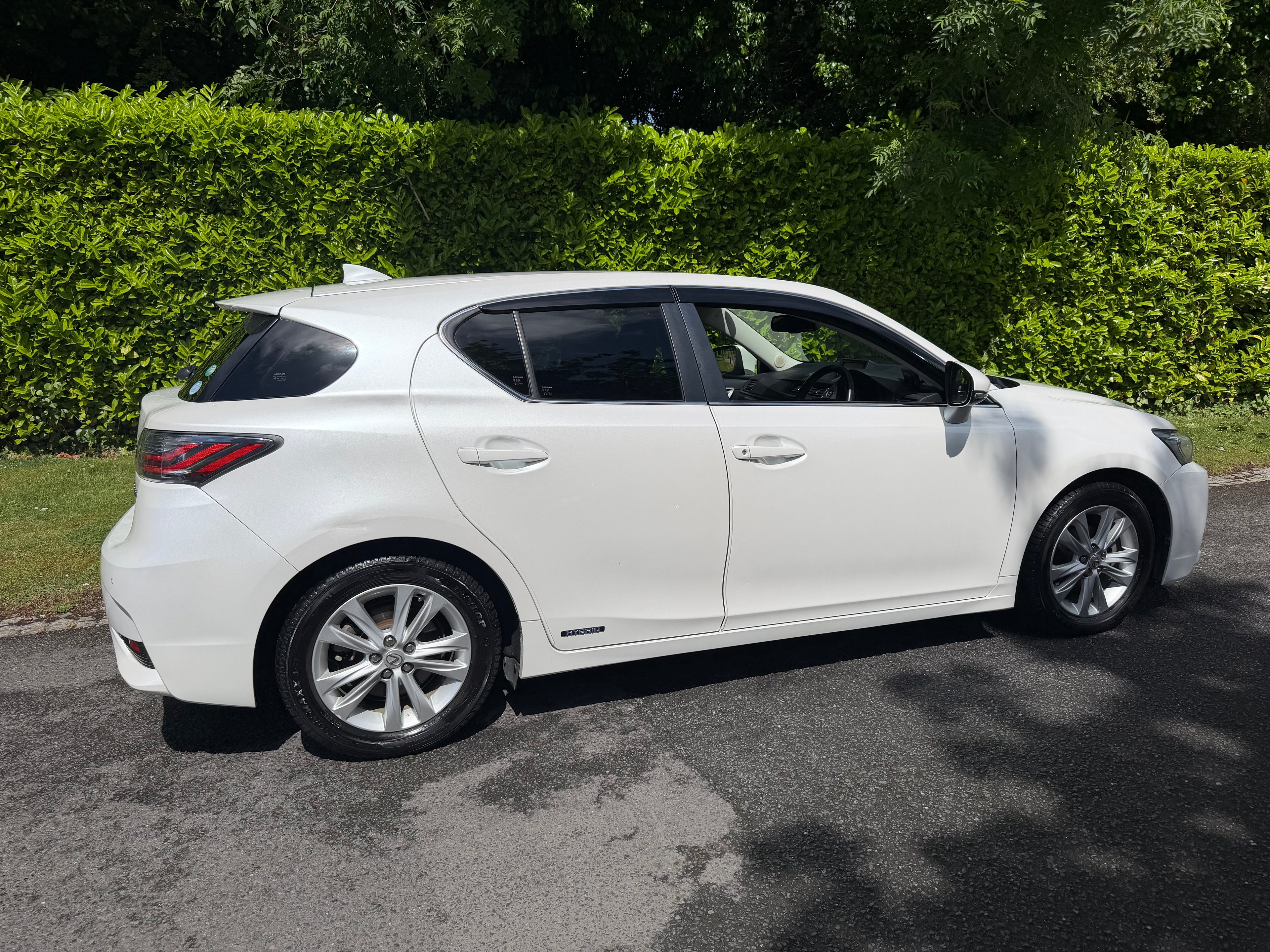 2015 Lexus CT200h Version C – Pearl White – €13,950