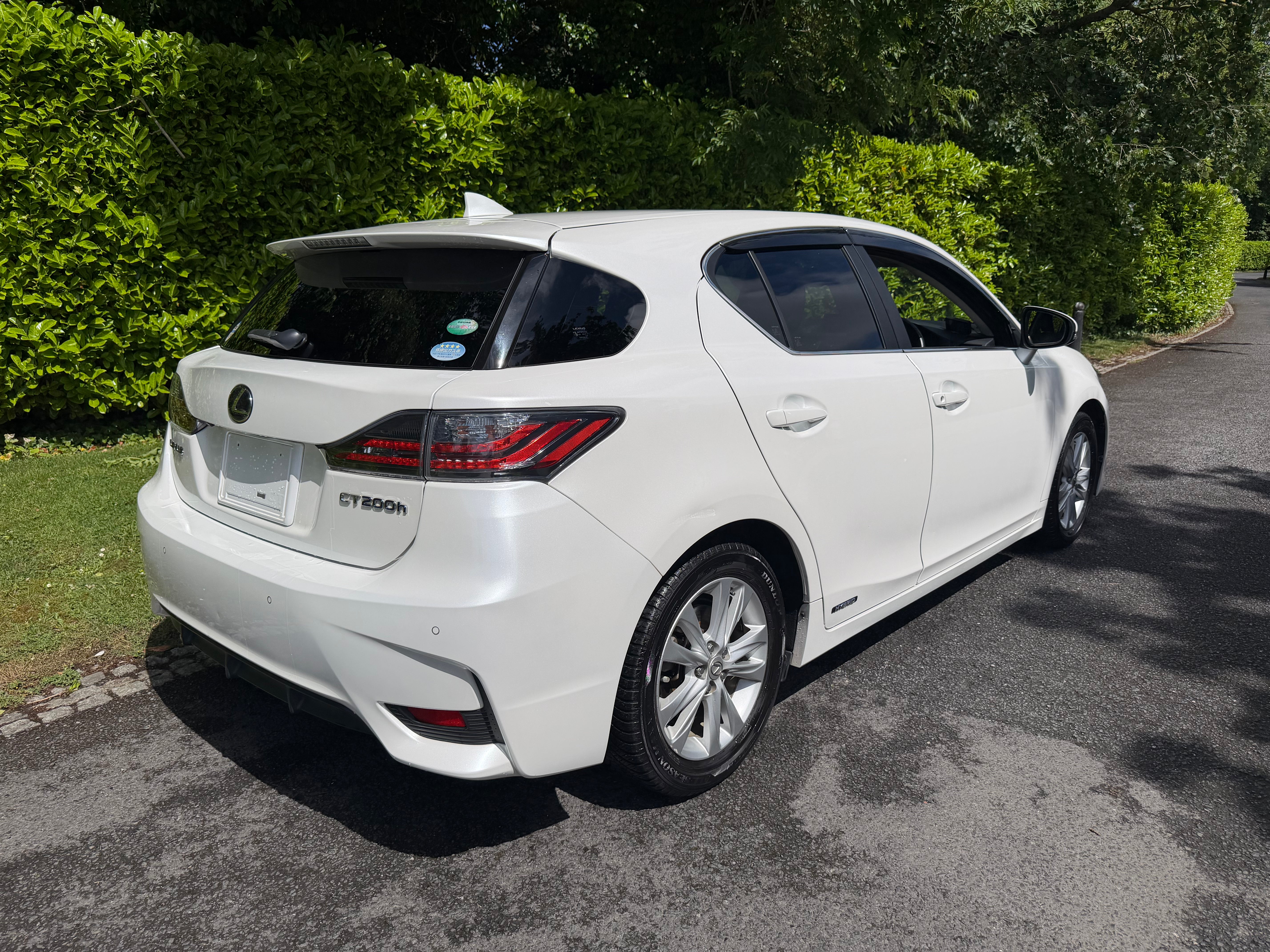 2015 Lexus CT200h Version C – Pearl White – €13,950