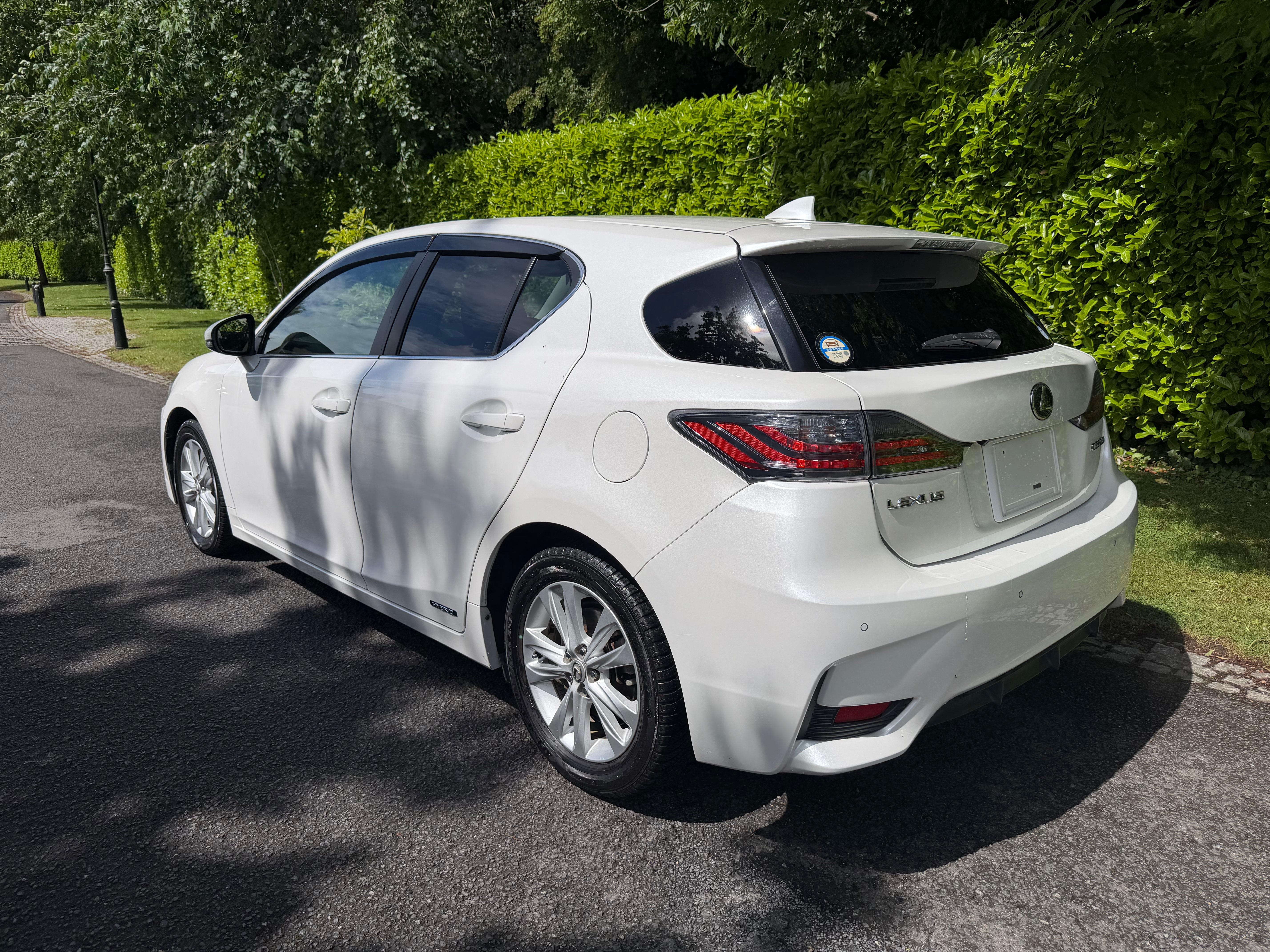 2015 Lexus CT200h Version C – Pearl White – €13,950