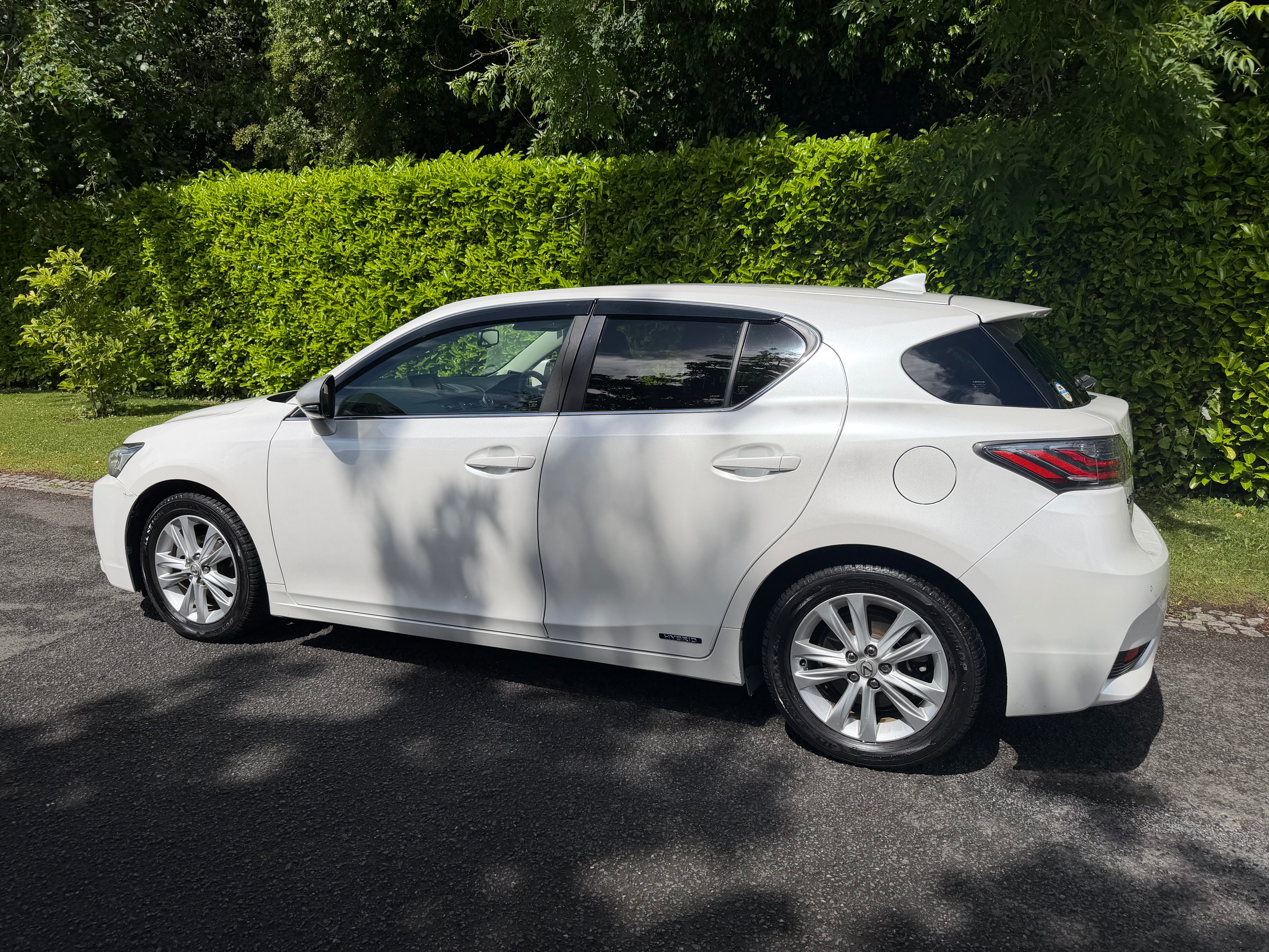 2015 Lexus CT200h Version C – Pearl White – €13,950