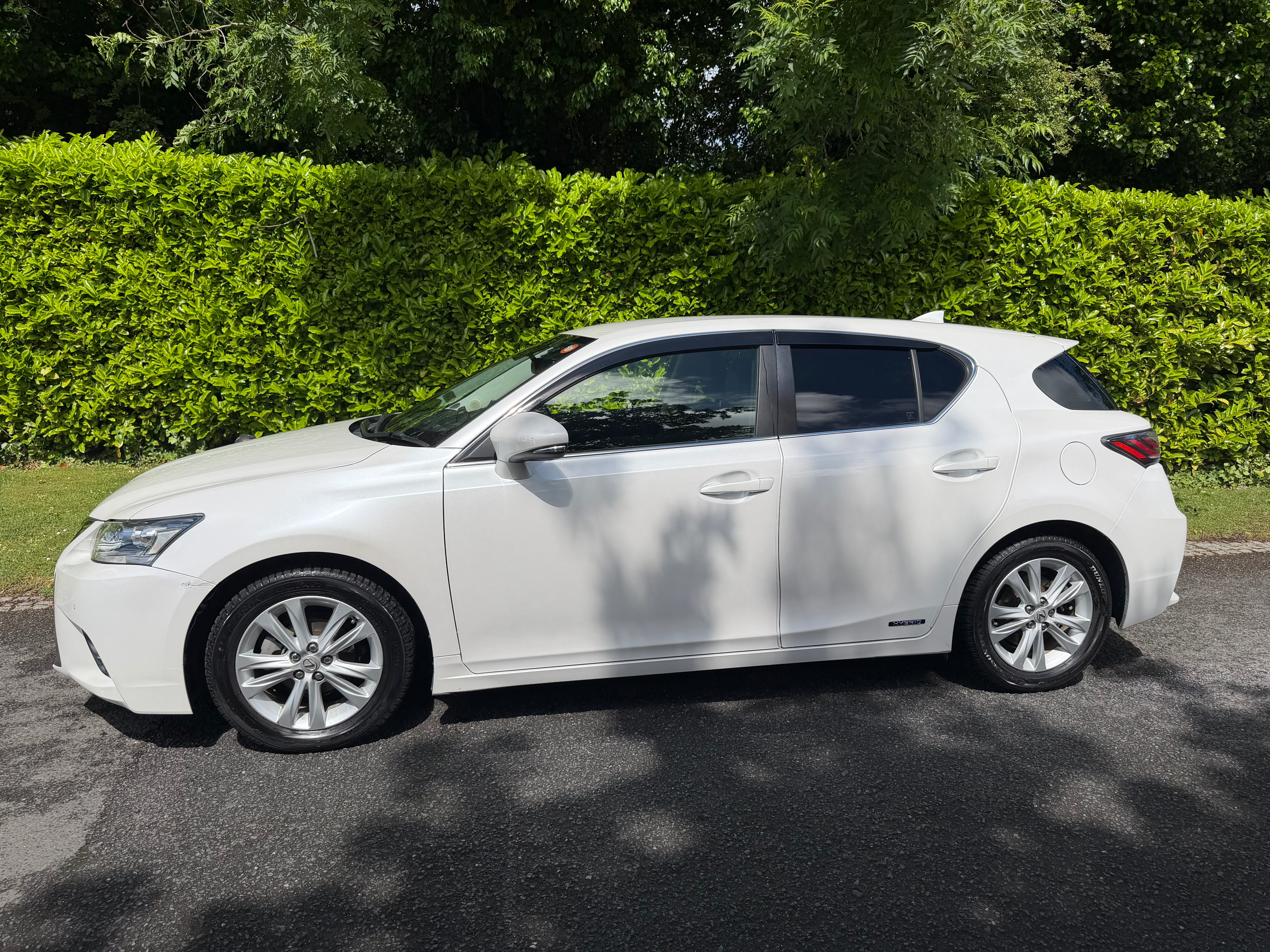 2015 Lexus CT200h Version C – Pearl White – €13,950