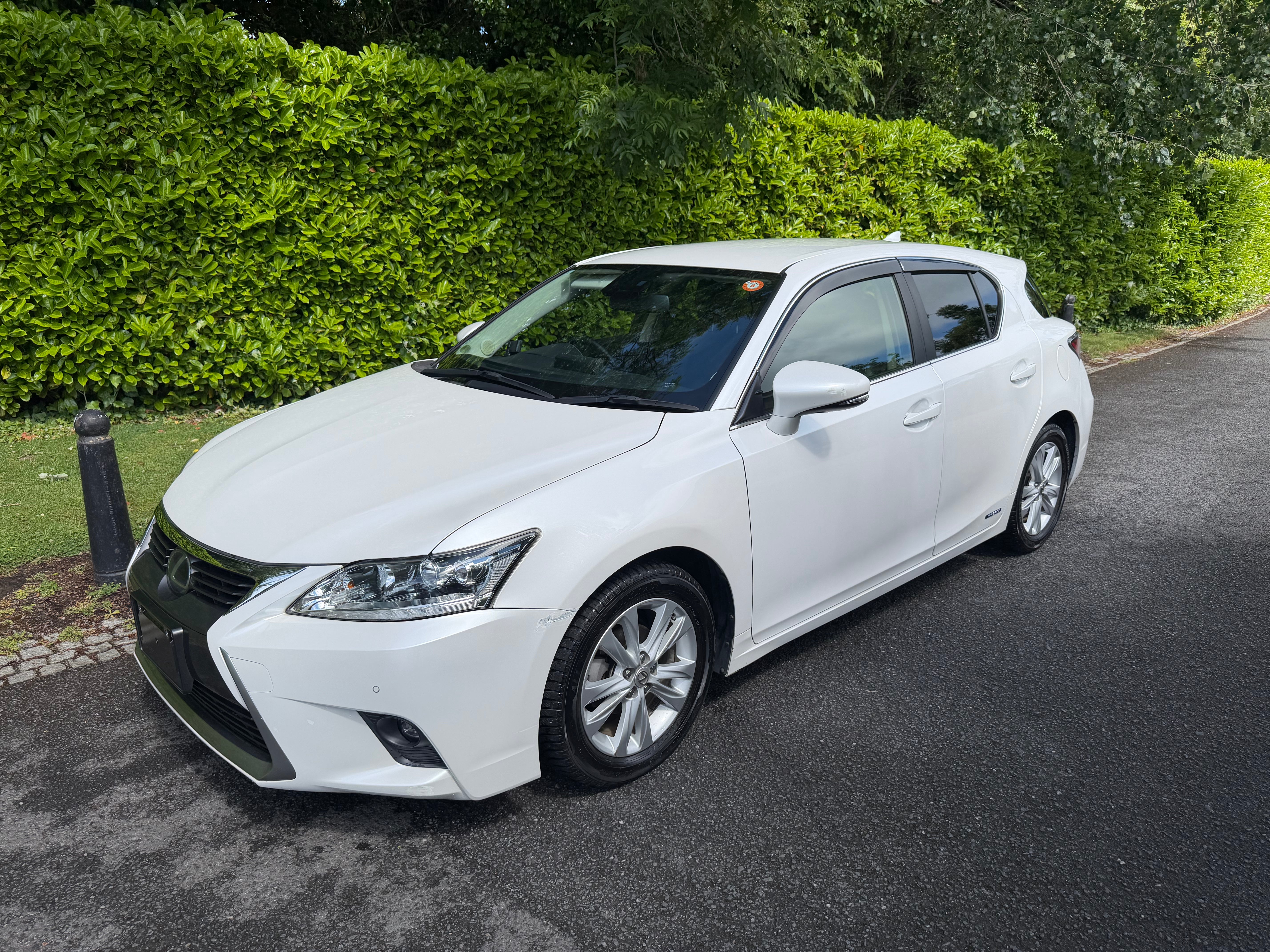 2015 Lexus CT200h Version C – Pearl White – €13,950
