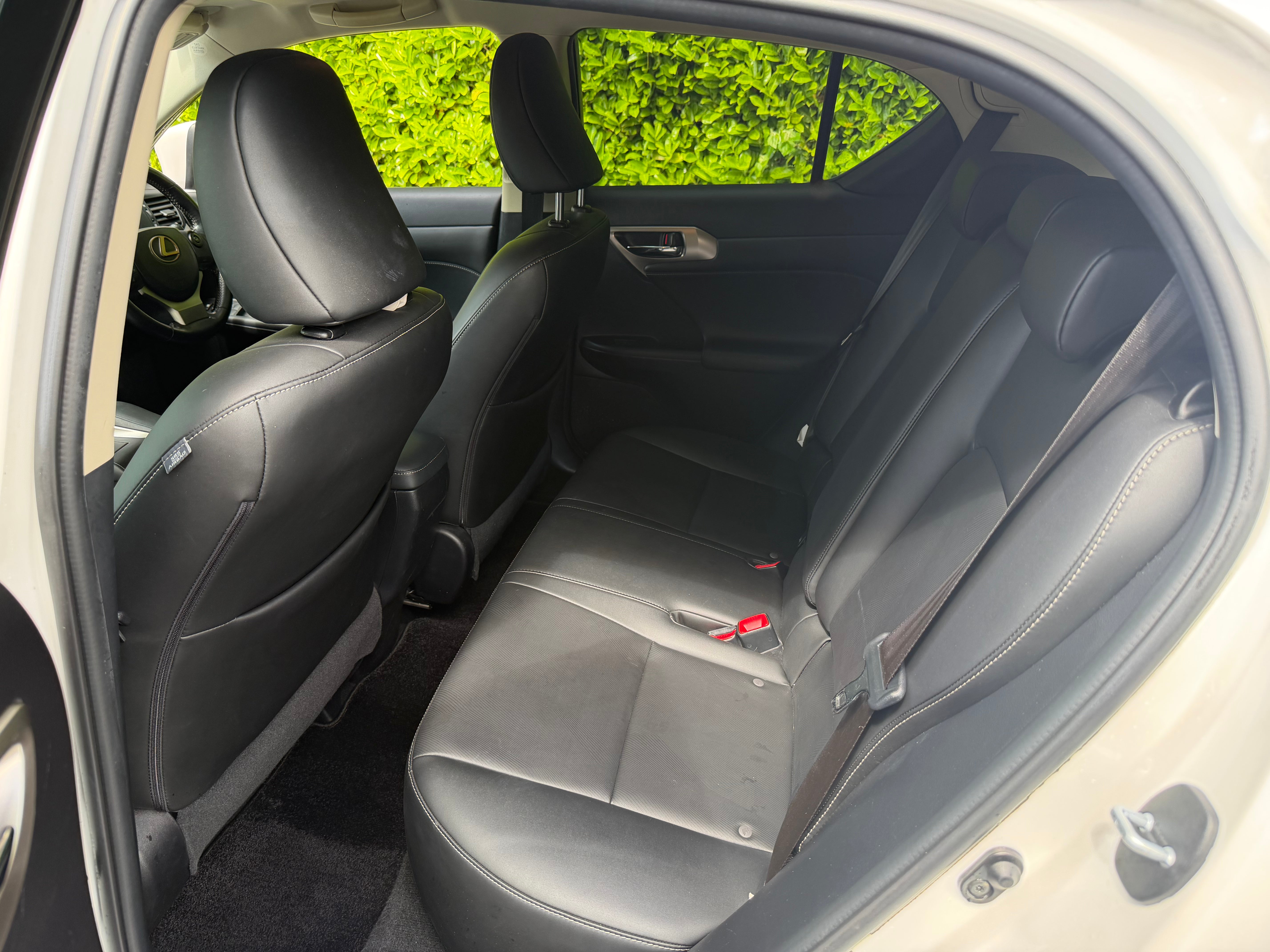 2015 Lexus CT200h Version C – Pearl White – €13,950