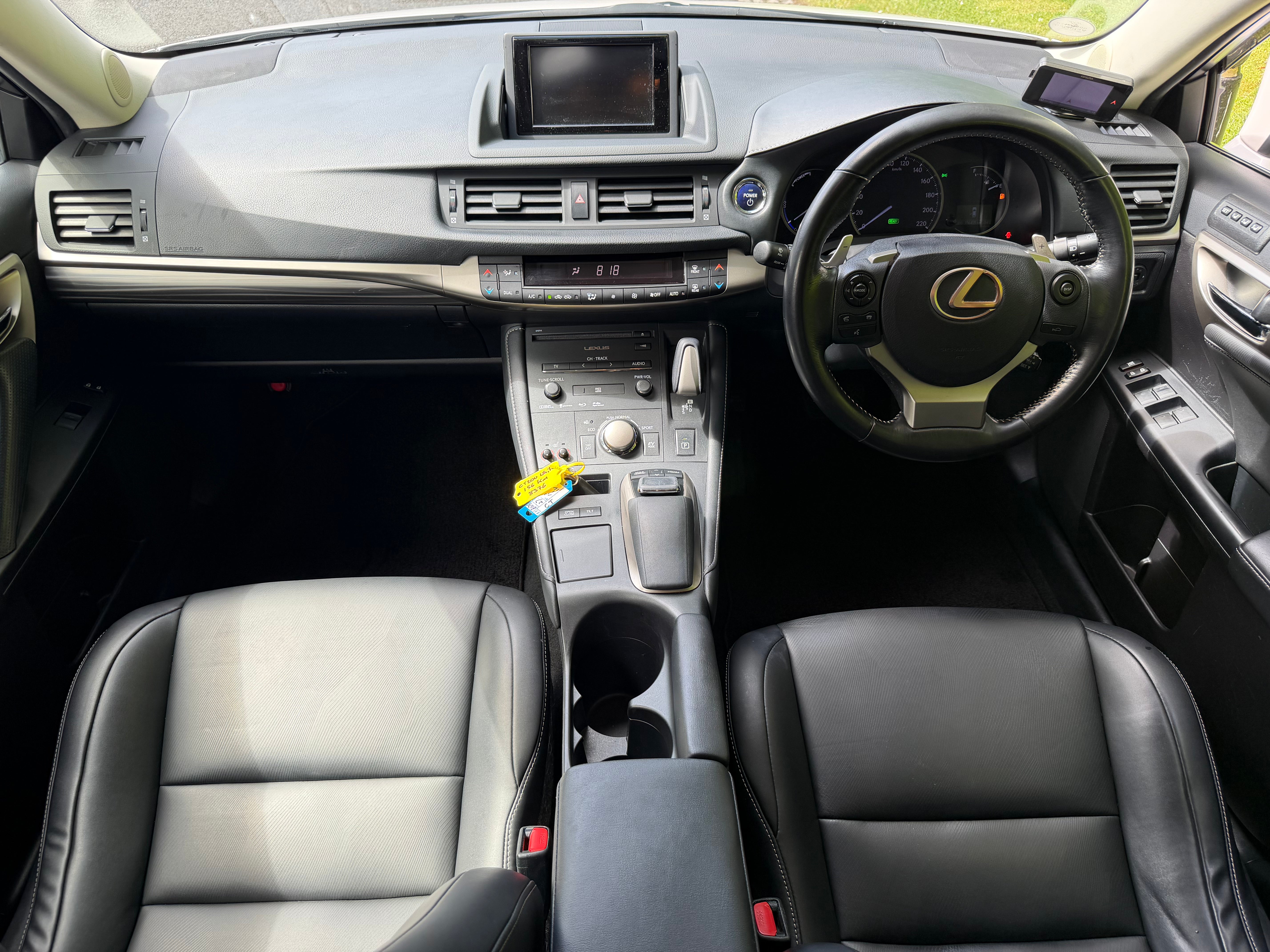 2015 Lexus CT200h Version C – Pearl White – €13,950