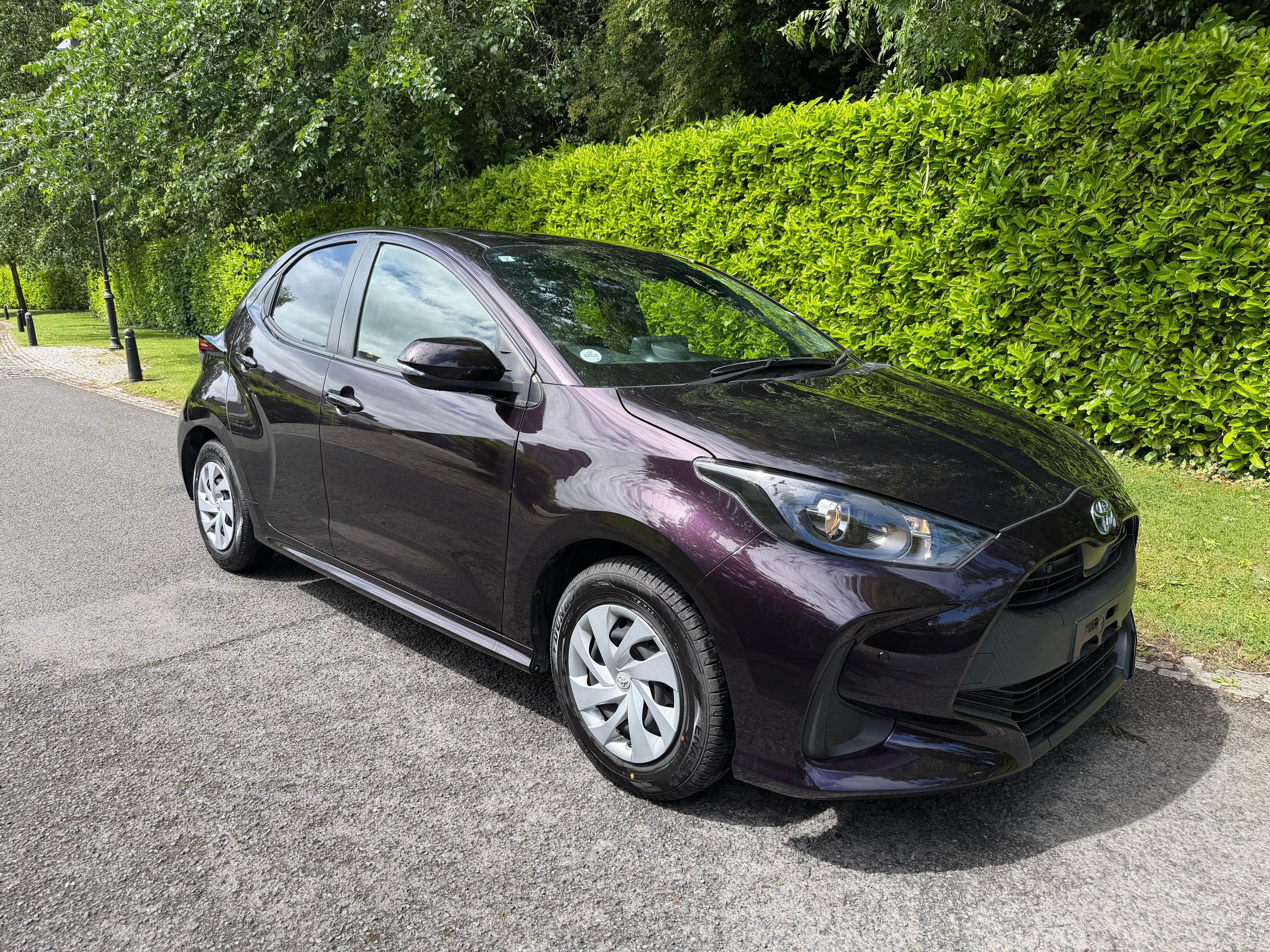 2021 Toyota Yaris Hybrid –  Purple €13,450
