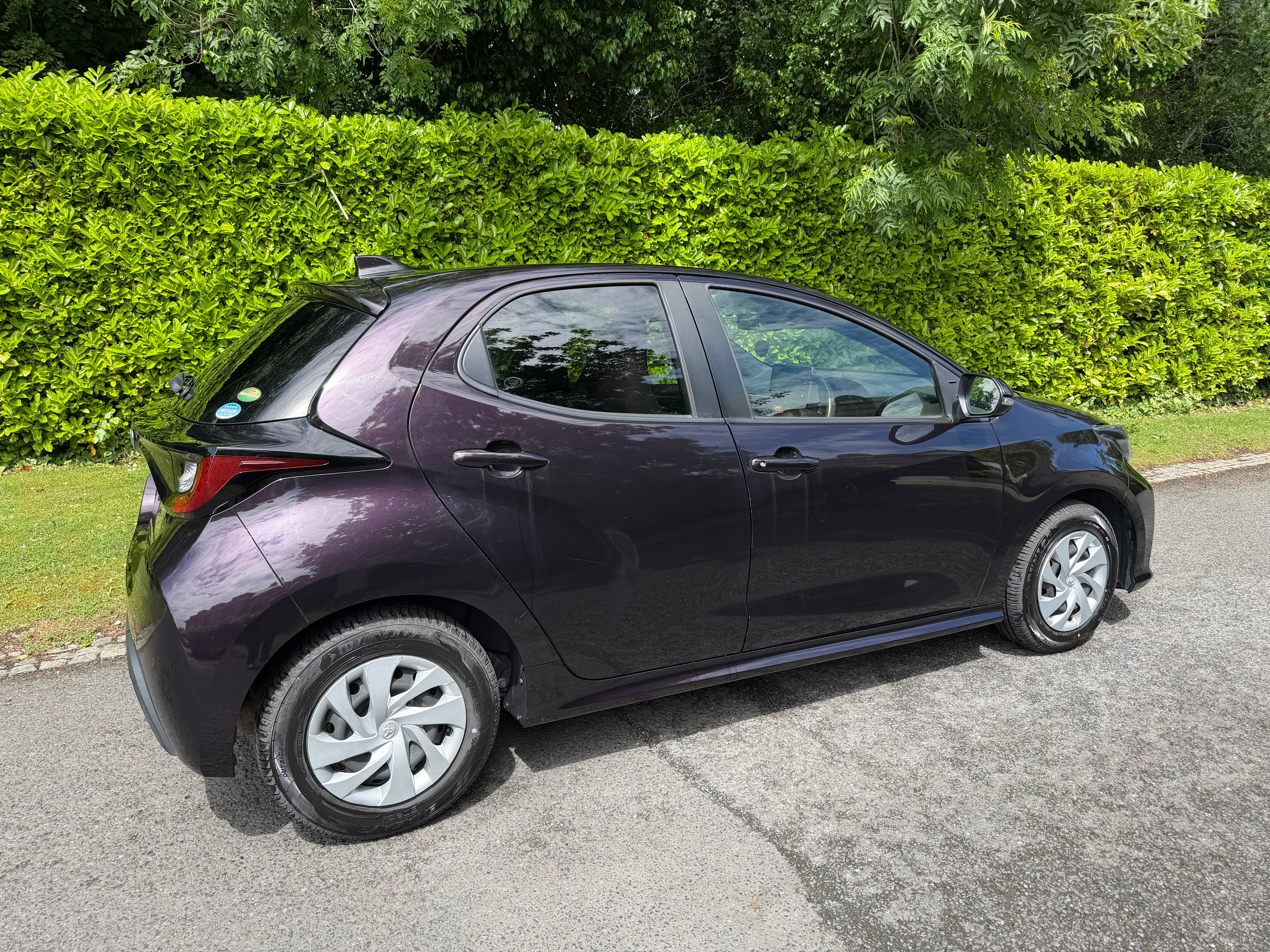 2021 Toyota Yaris Hybrid –  Purple €13,450