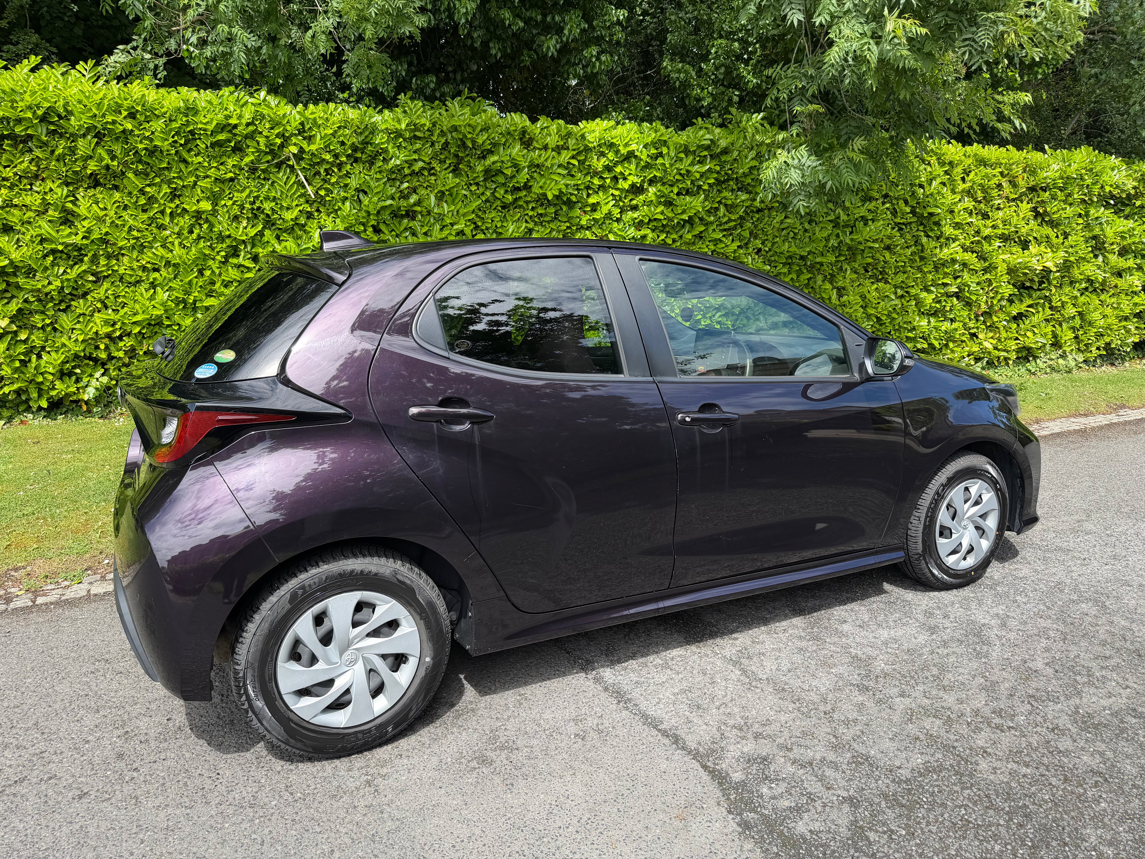2021 Toyota Yaris Hybrid –  Purple €13,450
