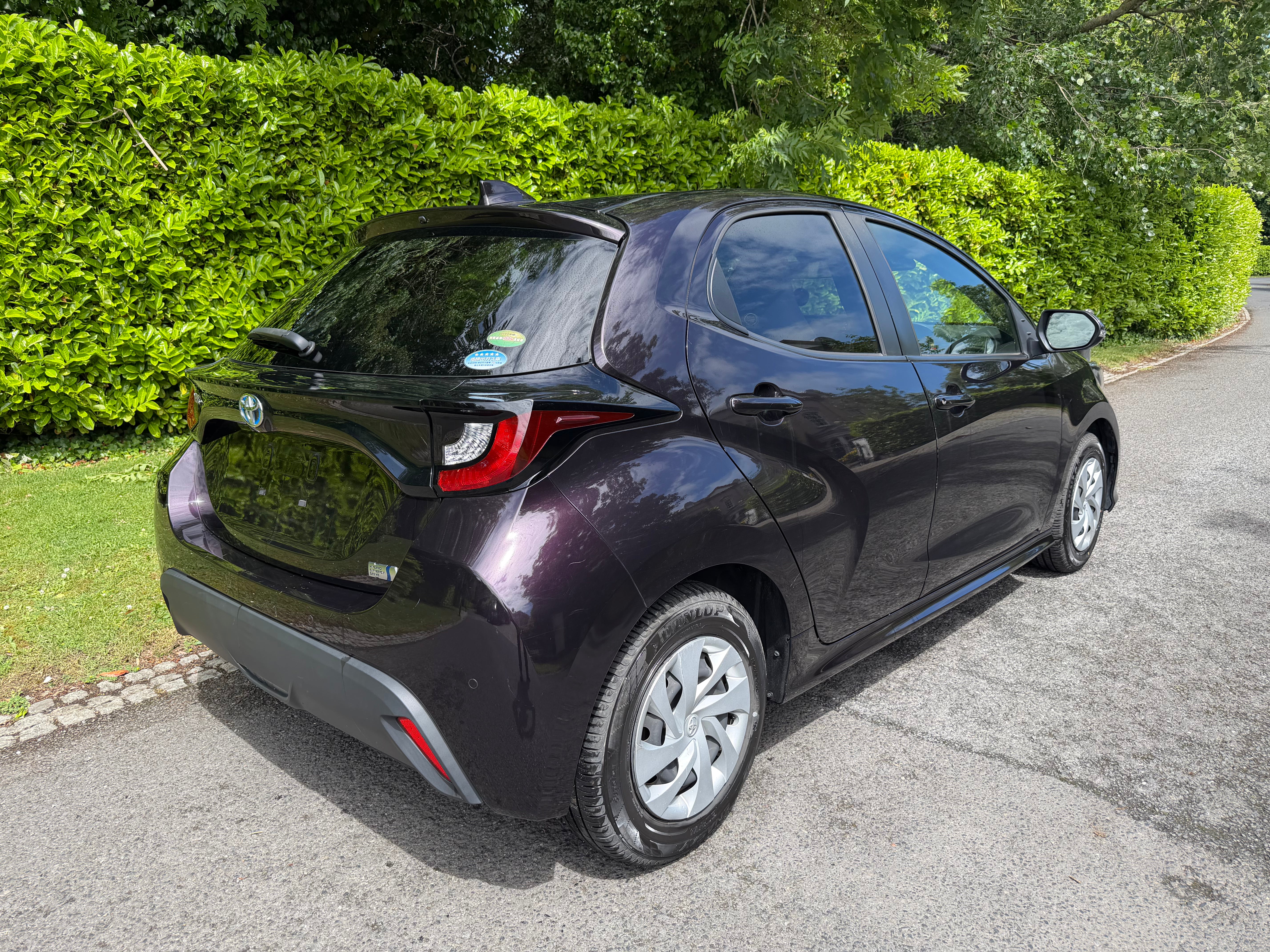 2021 Toyota Yaris Hybrid –  Purple €13,450
