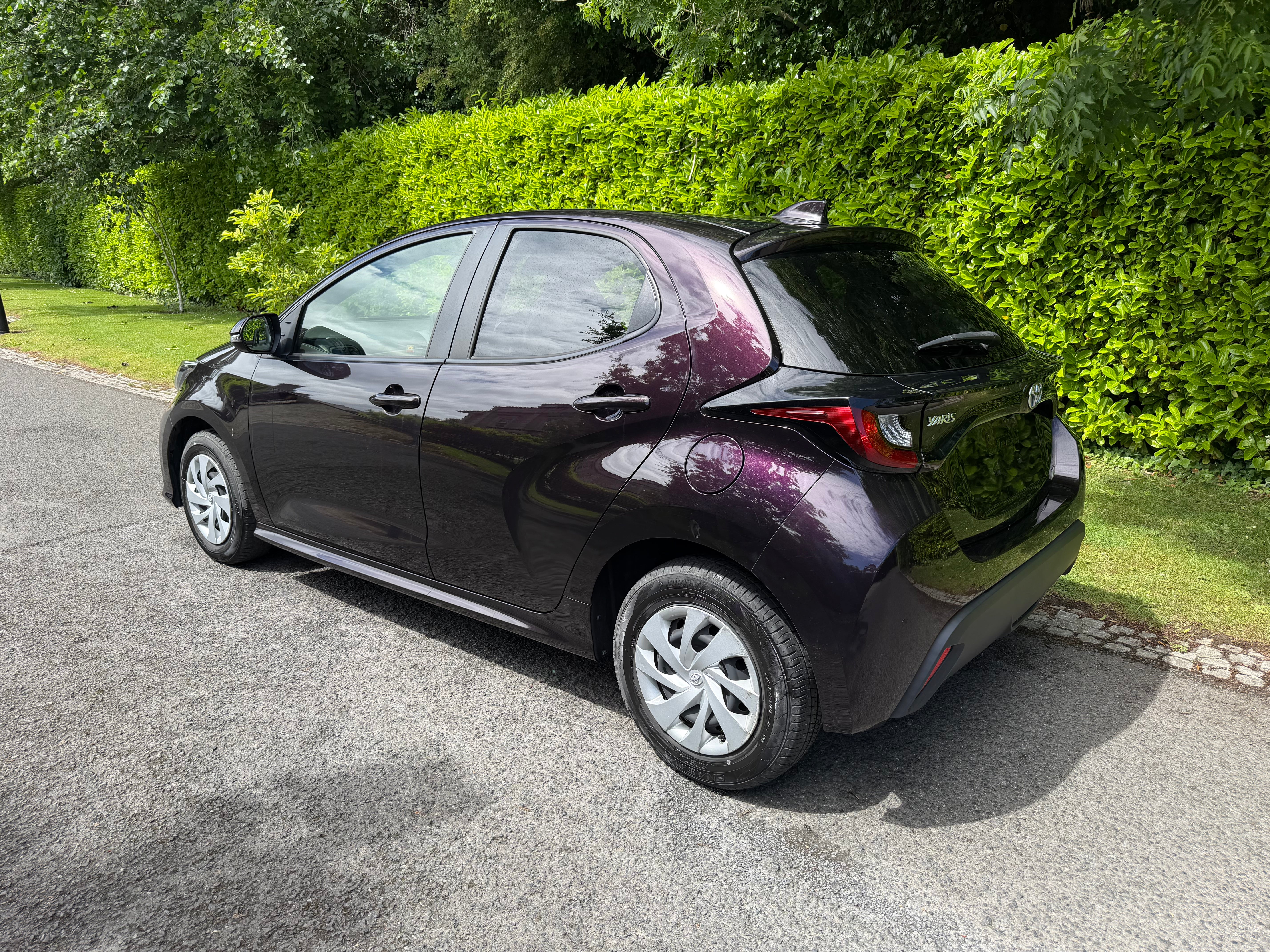 2021 Toyota Yaris Hybrid –  Purple €13,450