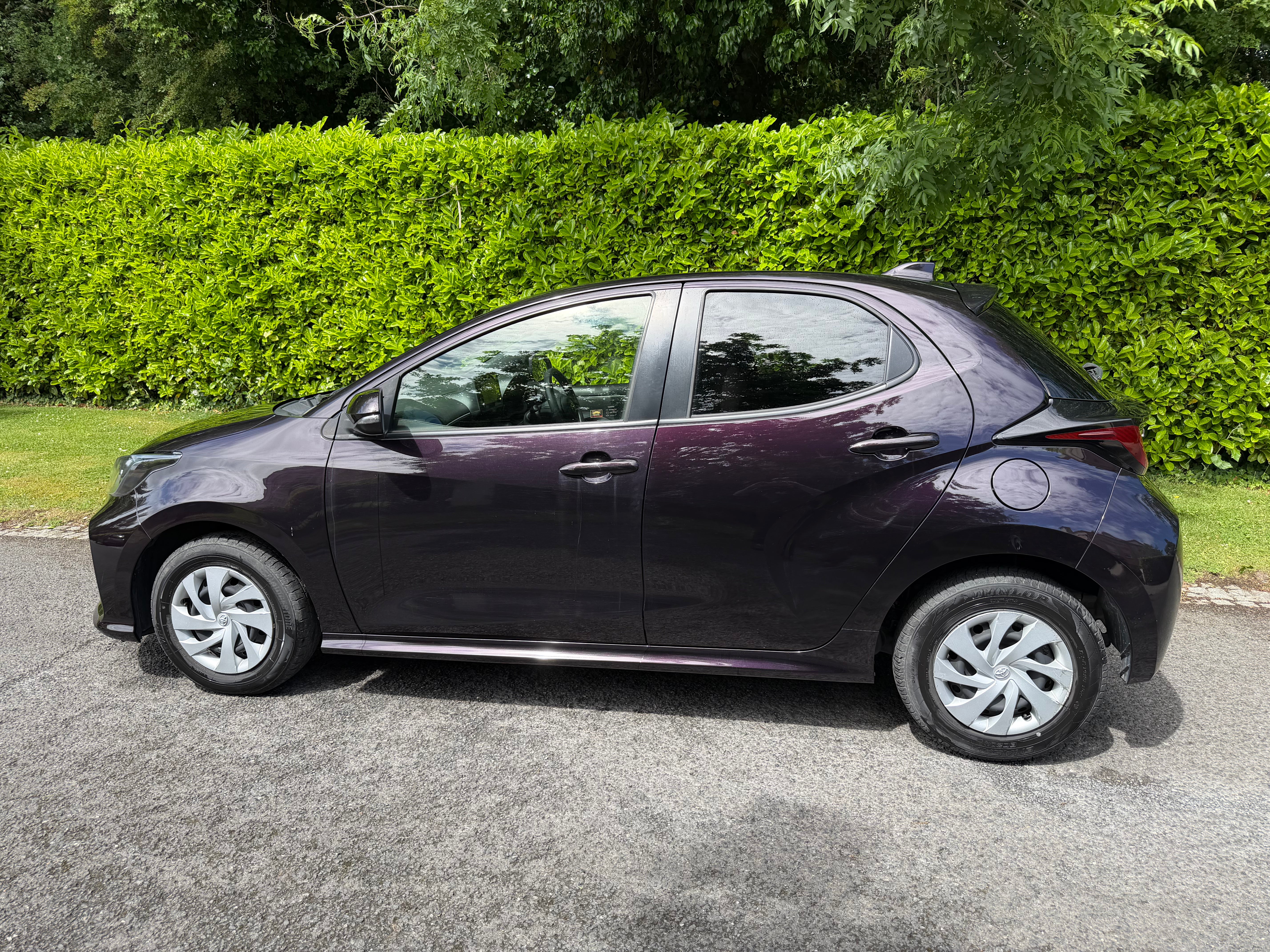 2021 Toyota Yaris Hybrid –  Purple €13,450