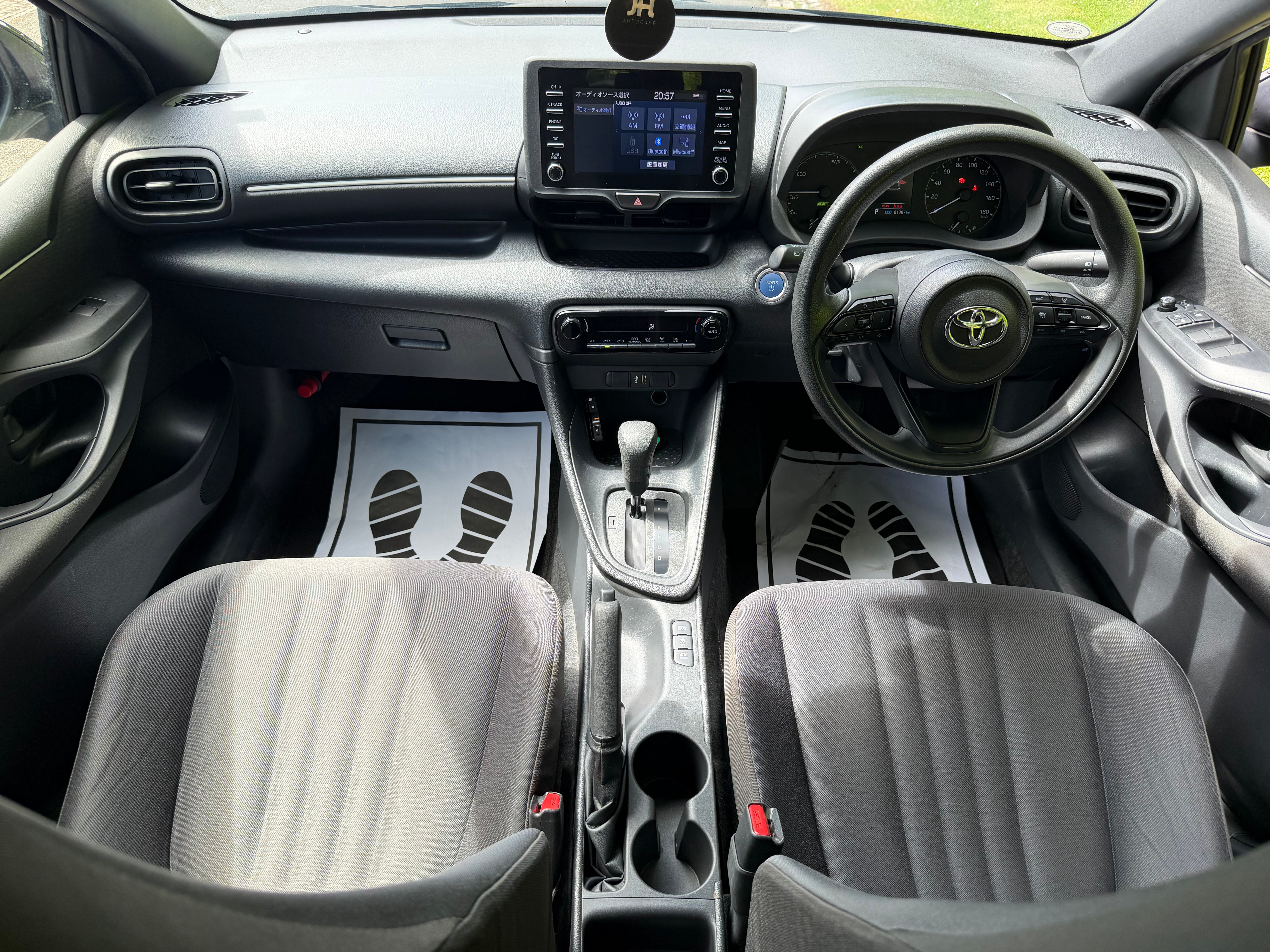 2021 Toyota Yaris Hybrid –  Purple €13,450