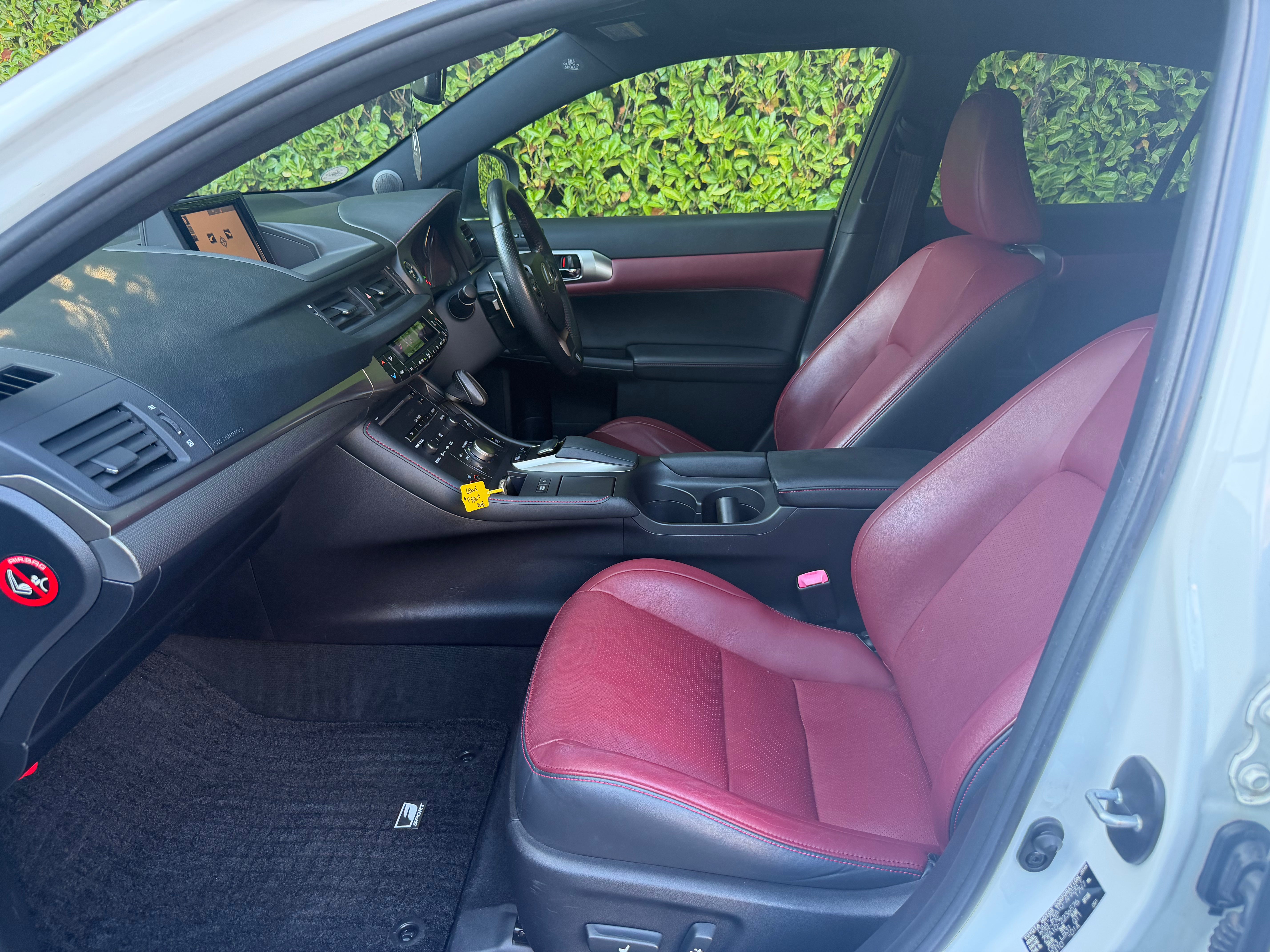 2015 Lexus CT 200h F Sport – Pearl White – Red Leather – €14,950