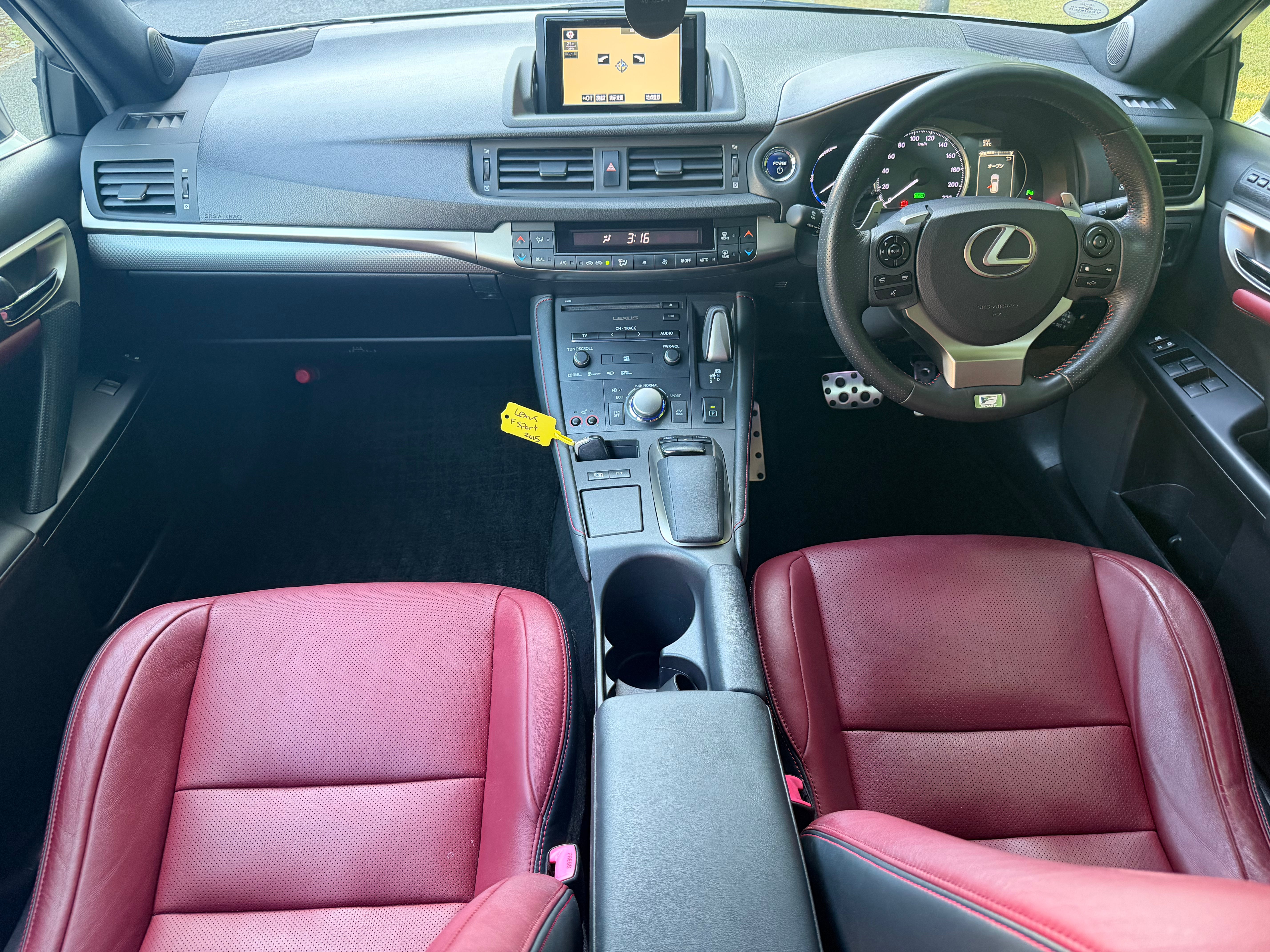 2015 Lexus CT 200h F Sport – Pearl White – Red Leather – €14,950
