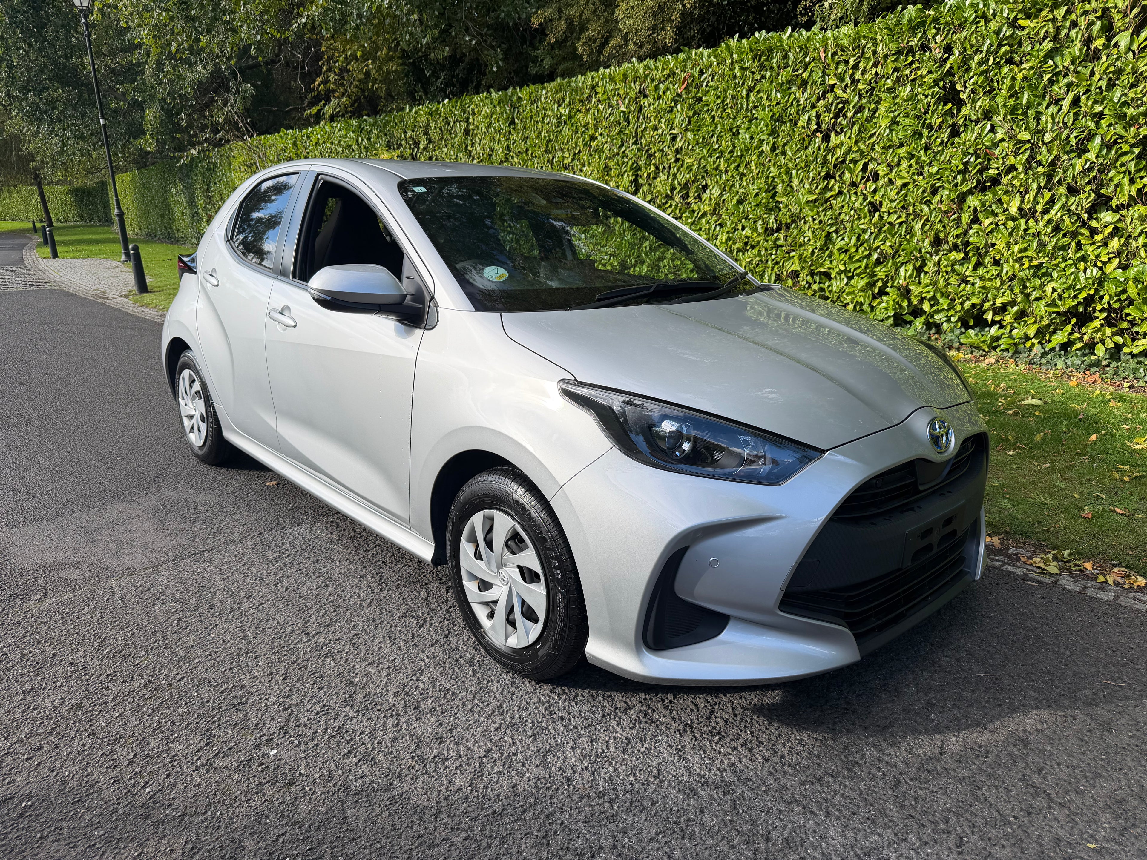 2021 Toyota Yaris 1.5 Hybrid X Automatic – Silver – €11,950