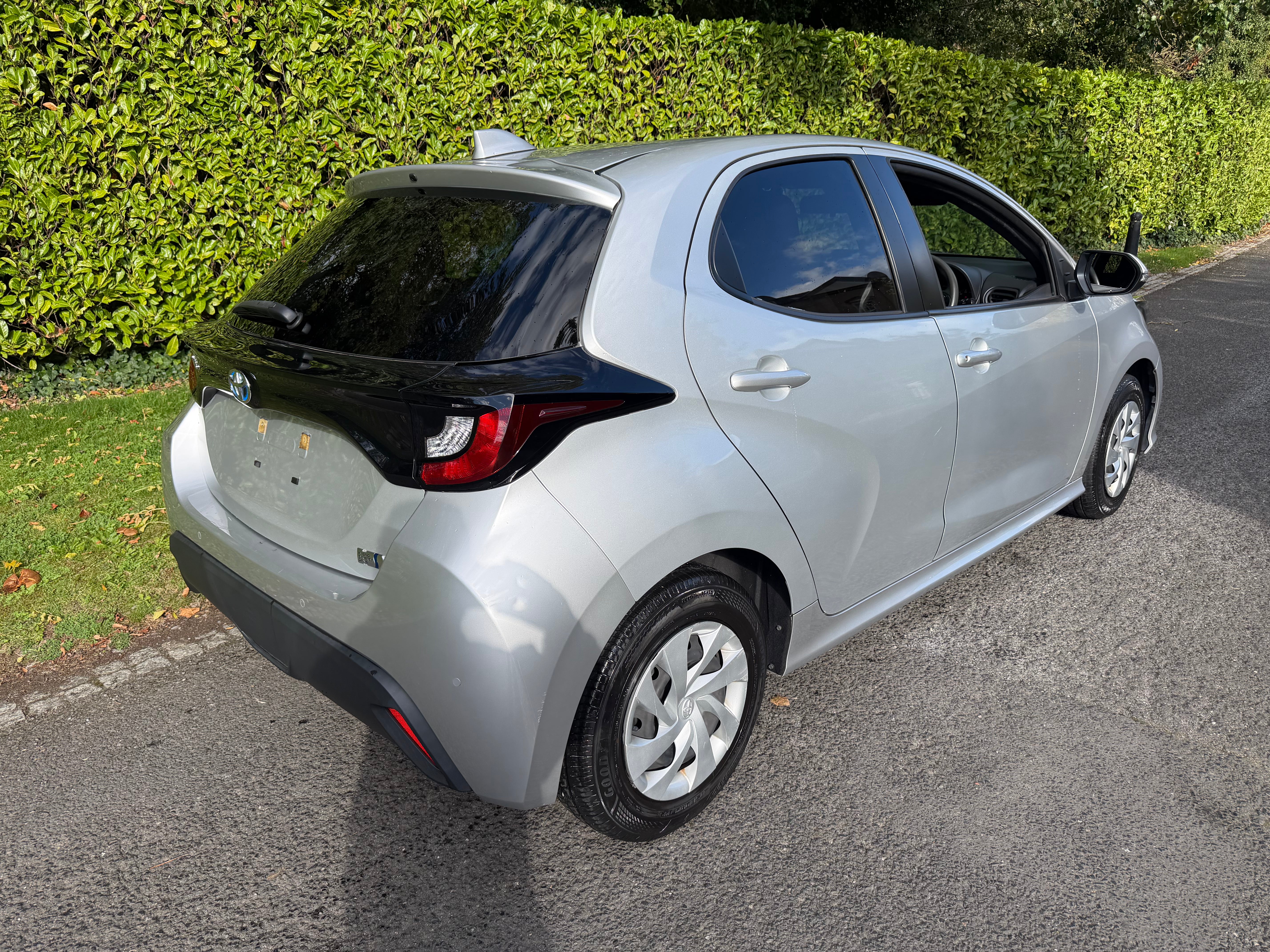 2021 Toyota Yaris 1.5 Hybrid X Automatic – Silver – €11,950