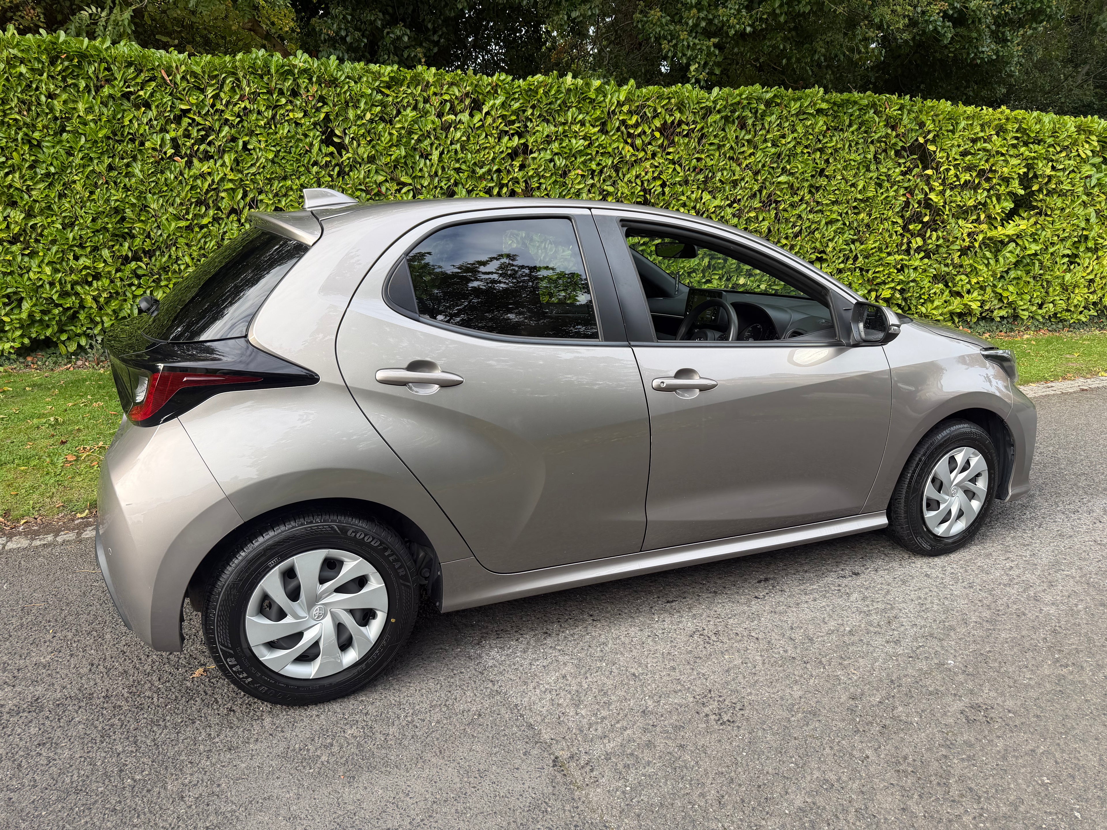 2021 Toyota Yaris 1.5 Hybrid X Automatic – Grade 4 – Champagne – €13,450