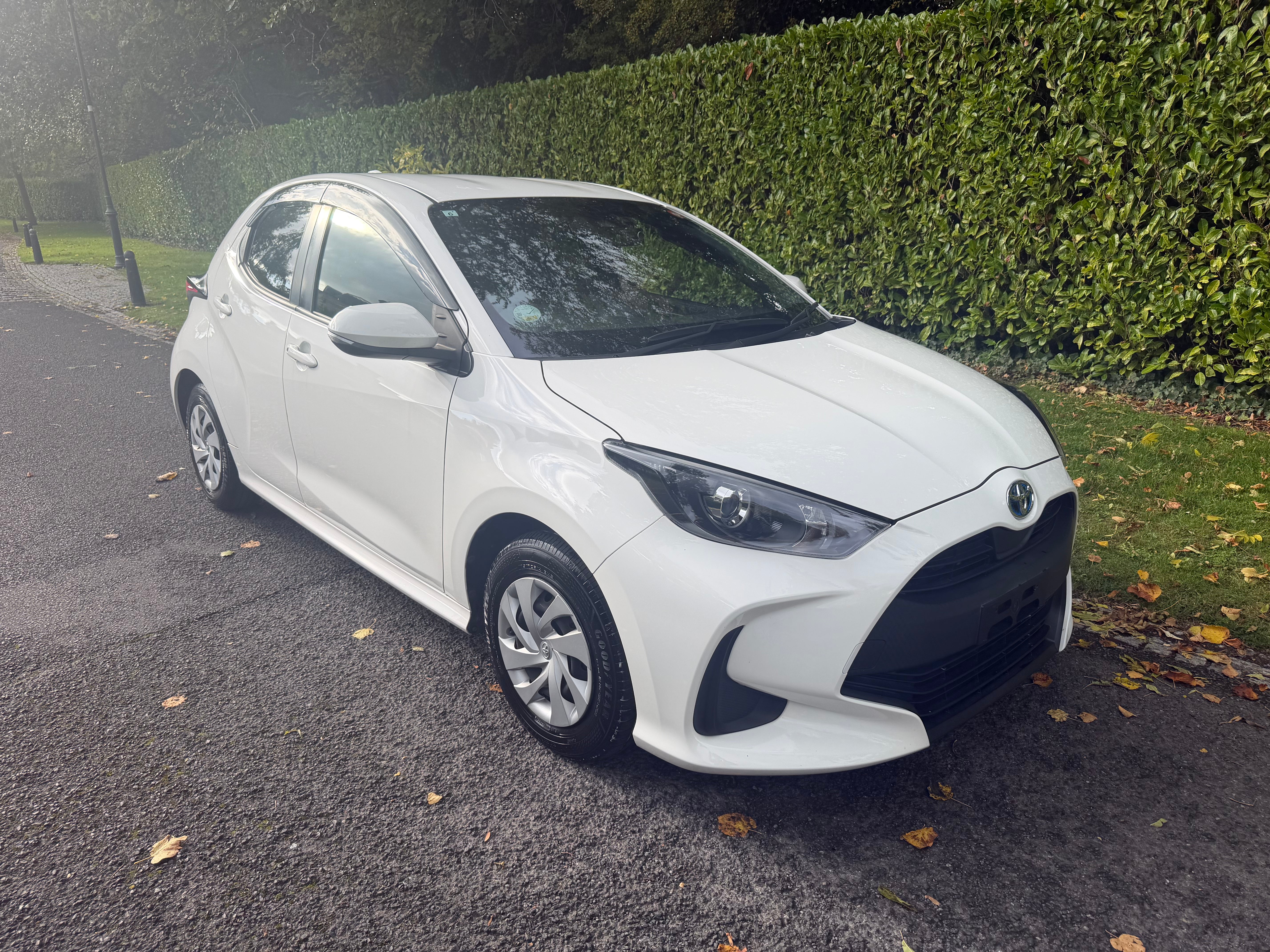 2021 Toyota Yaris 1.5 Hybrid X Automatic – White – Grade 4 – €12,950