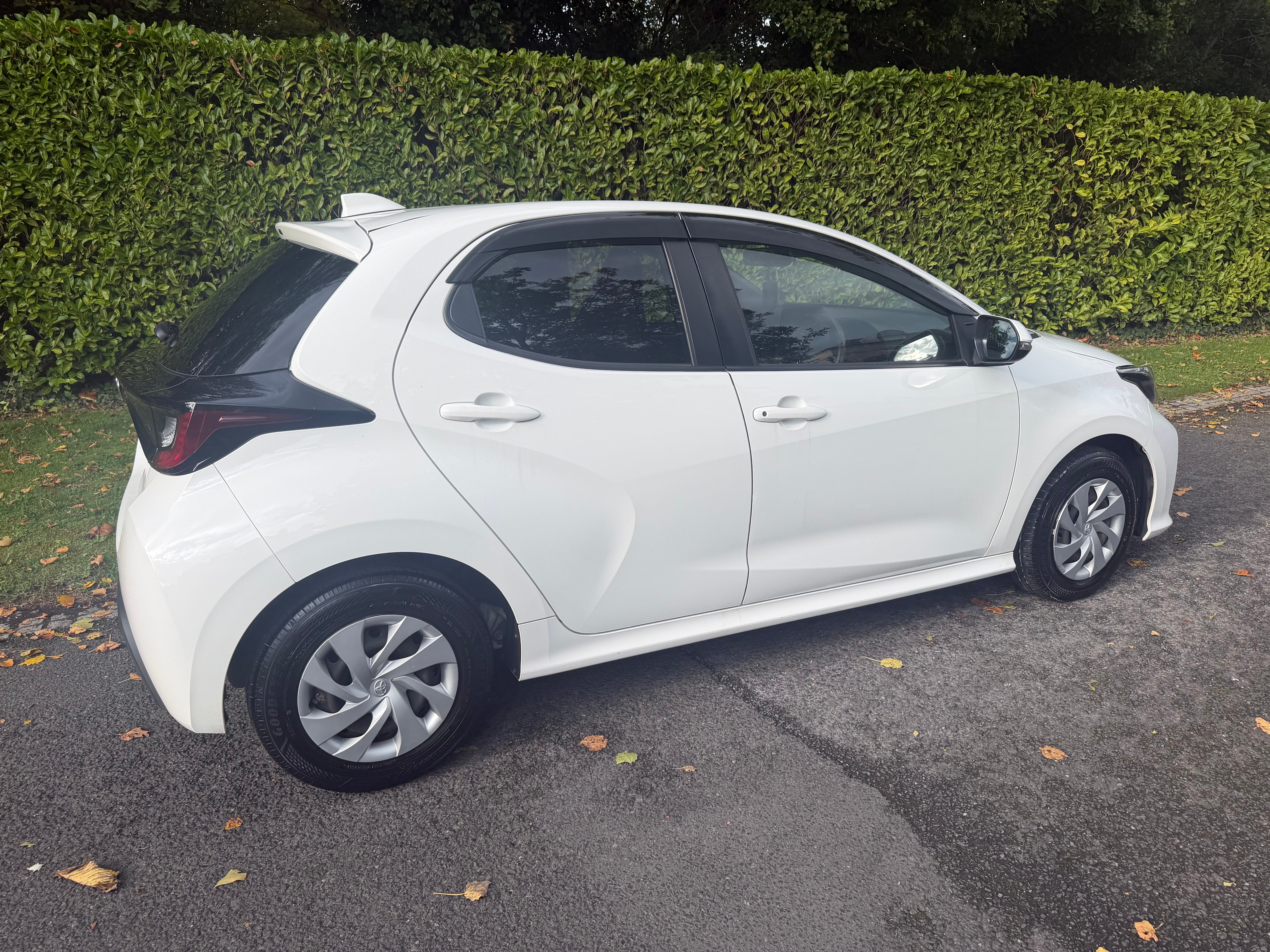 2021 Toyota Yaris 1.5 Hybrid X Automatic – White – Grade 4 – €12,950