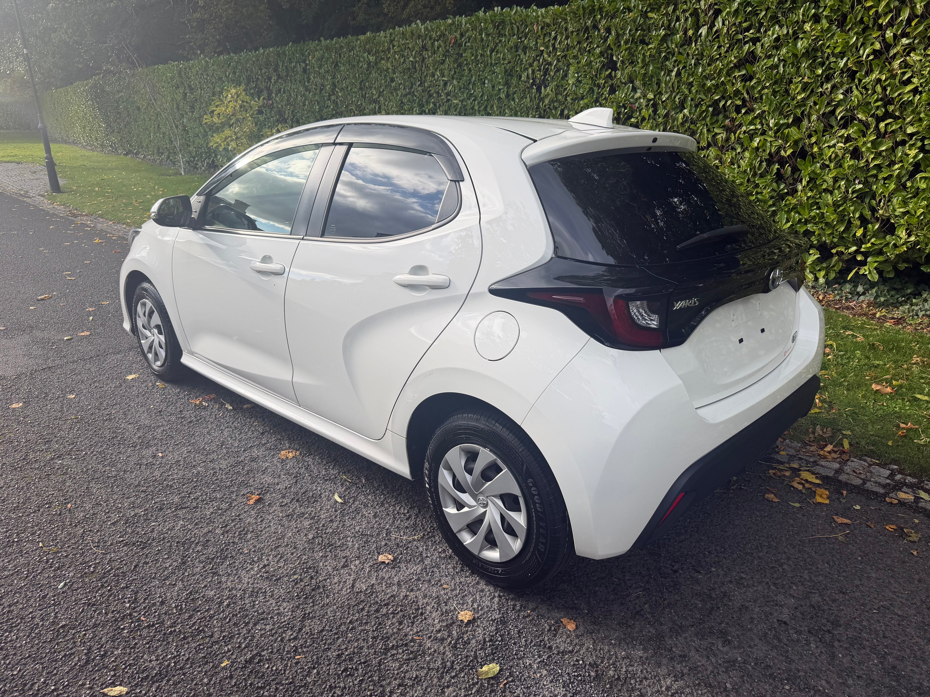 2021 Toyota Yaris 1.5 Hybrid X Automatic – White – Grade 4 – €12,950