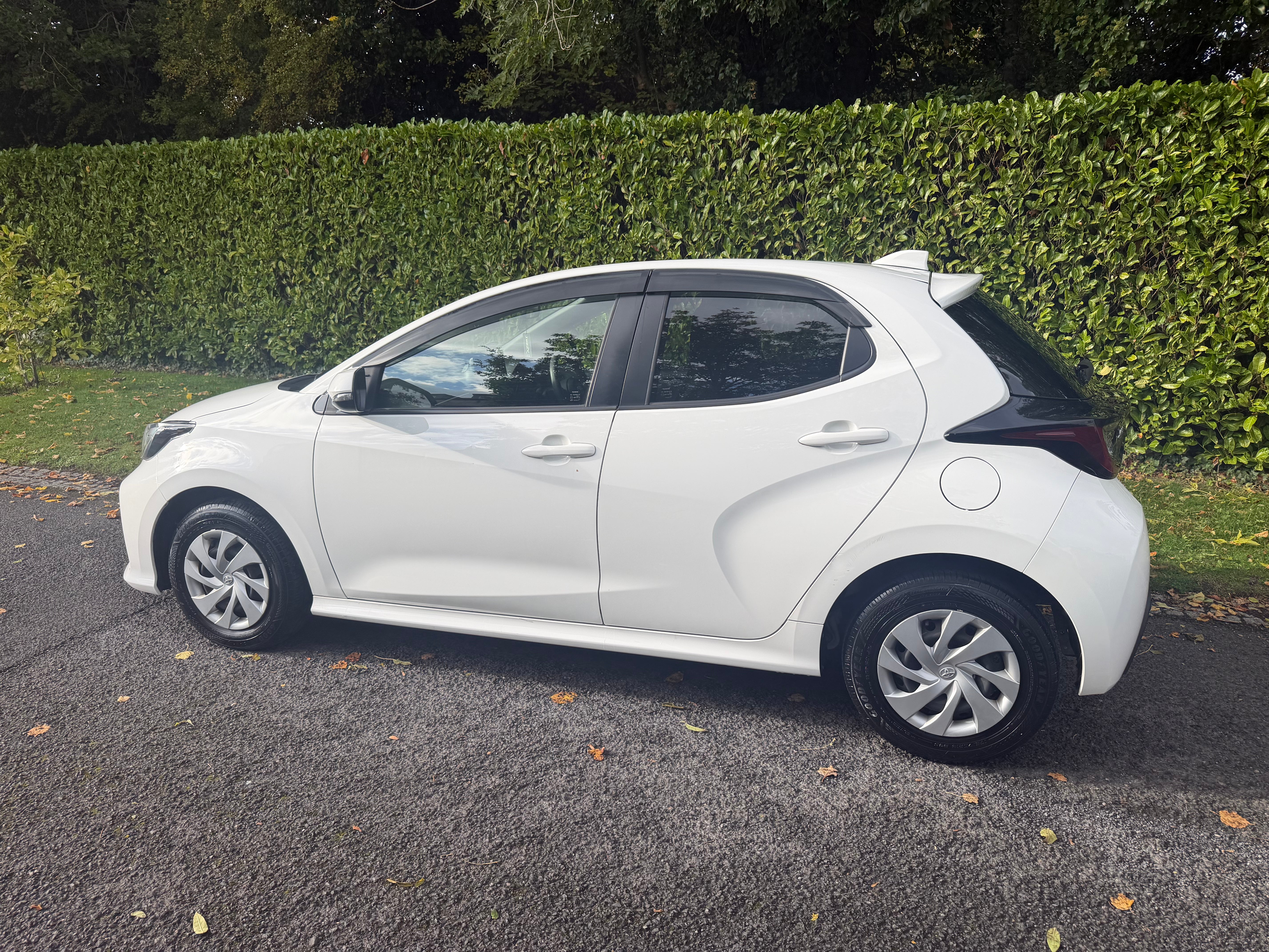 2021 Toyota Yaris 1.5 Hybrid X Automatic – White – Grade 4 – €12,950